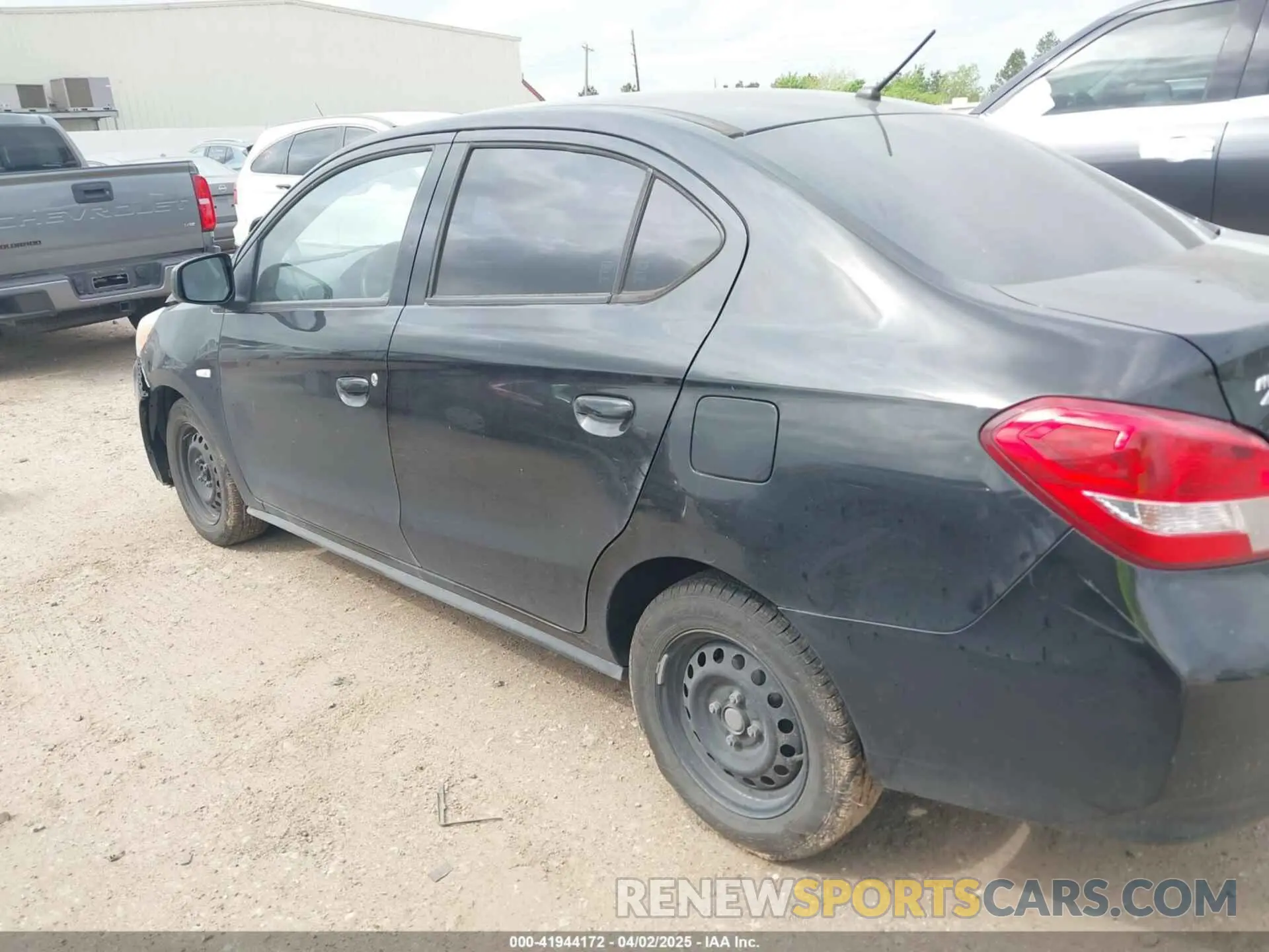 13 fotografías del automóvil dañado ML32F3FJXLHF10988 MITSUBISHI MIRAGE G4 2020
