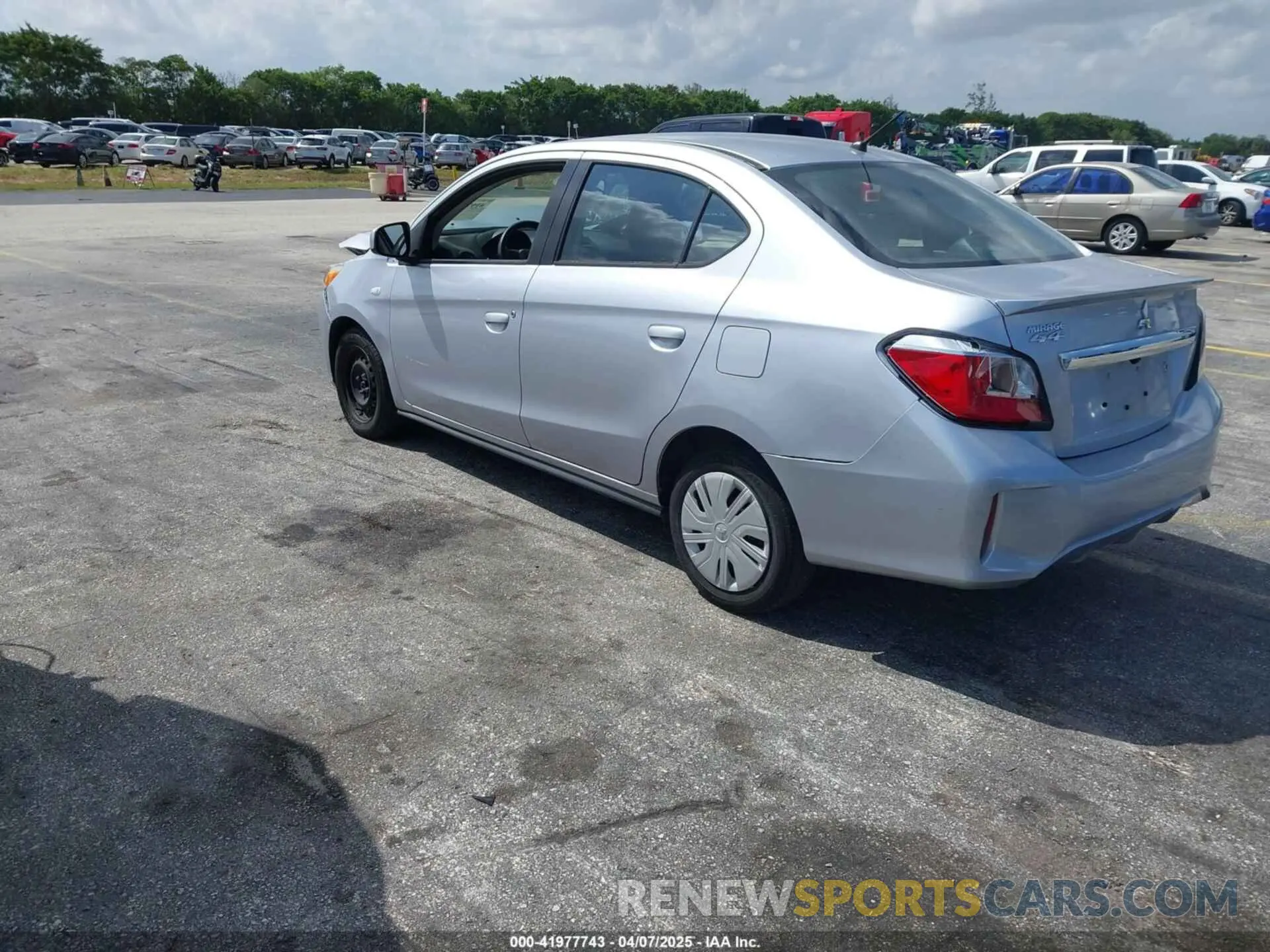 3 fotografías del automóvil dañado ML32FUFJXMHF05877 MITSUBISHI MIRAGE G4 2021