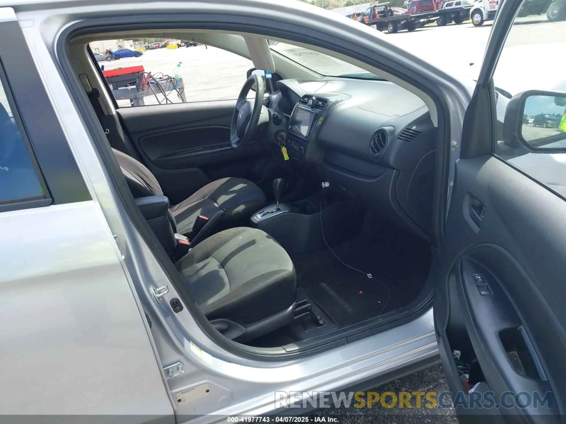 5 fotografías del automóvil dañado ML32FUFJXMHF05877 MITSUBISHI MIRAGE G4 2021