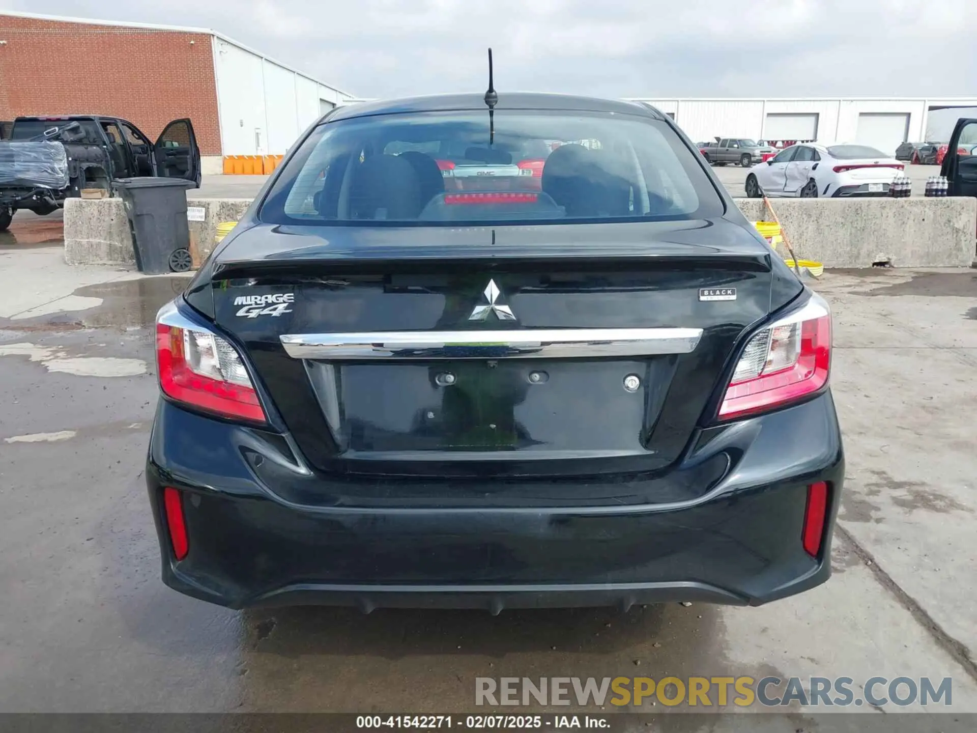 17 fotografías del automóvil dañado ML32FUFJ0NHF01919 MITSUBISHI MIRAGE G4 2022