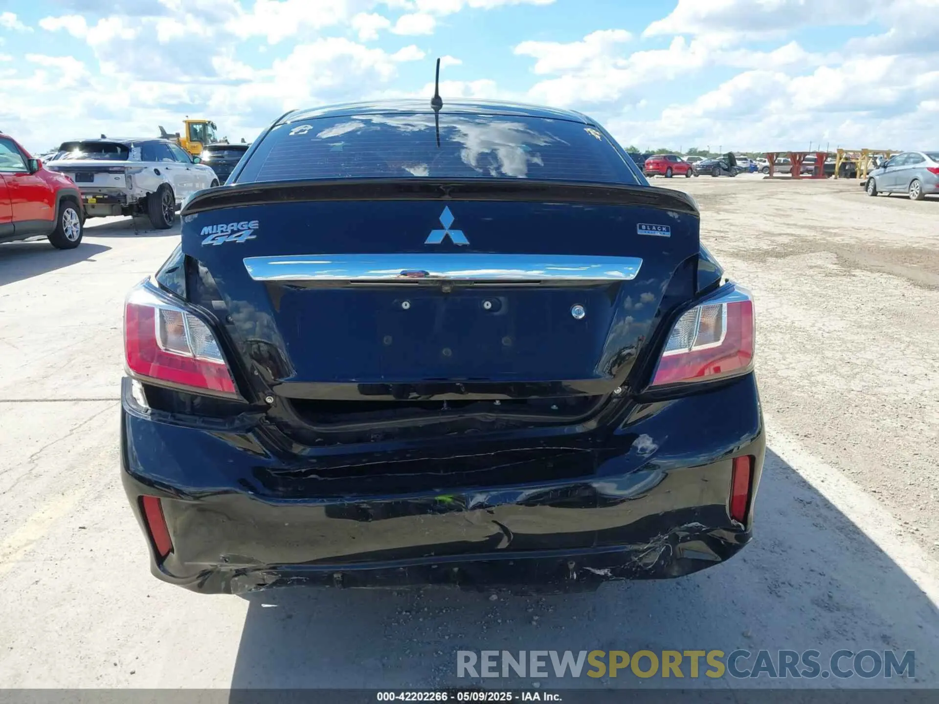 16 fotografías del automóvil dañado ML32FUFJ0NHF03413 MITSUBISHI MIRAGE G4 2022