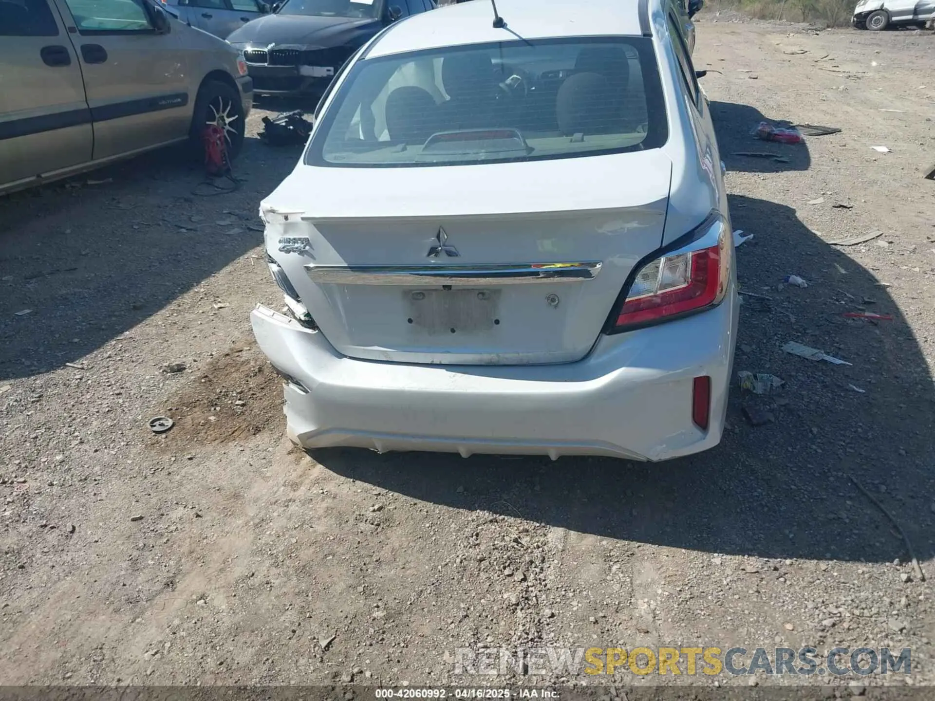 16 fotografías del automóvil dañado ML32FUFJ6NHF02539 MITSUBISHI MIRAGE G4 2022