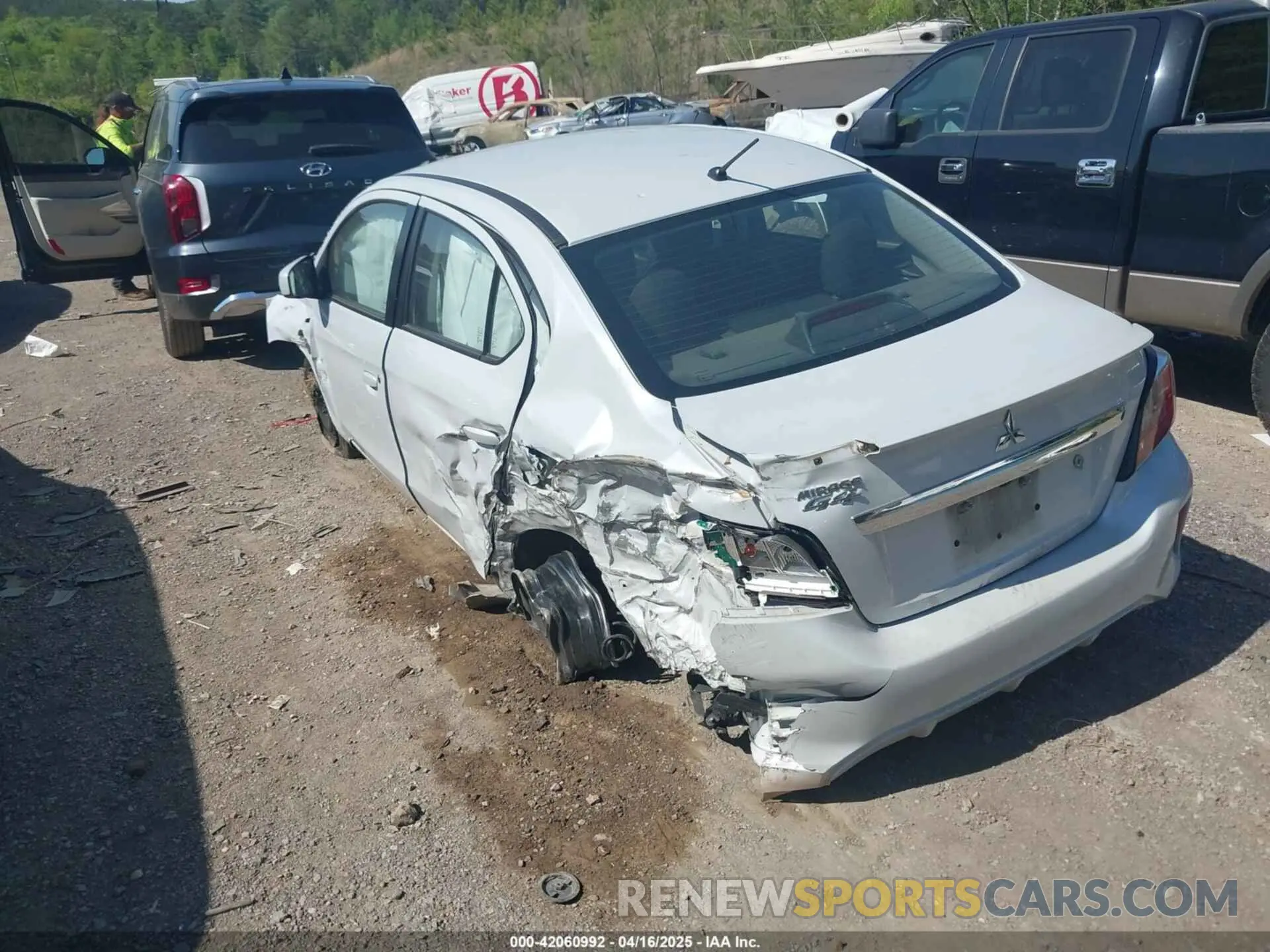3 fotografías del automóvil dañado ML32FUFJ6NHF02539 MITSUBISHI MIRAGE G4 2022