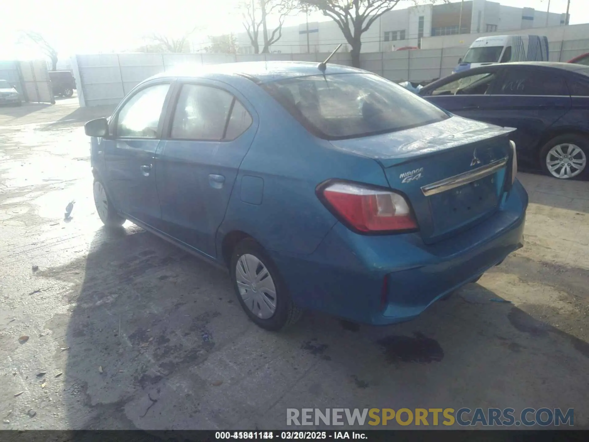 3 fotografías del automóvil dañado ML32FUFJ7NHF08625 MITSUBISHI MIRAGE G4 2022