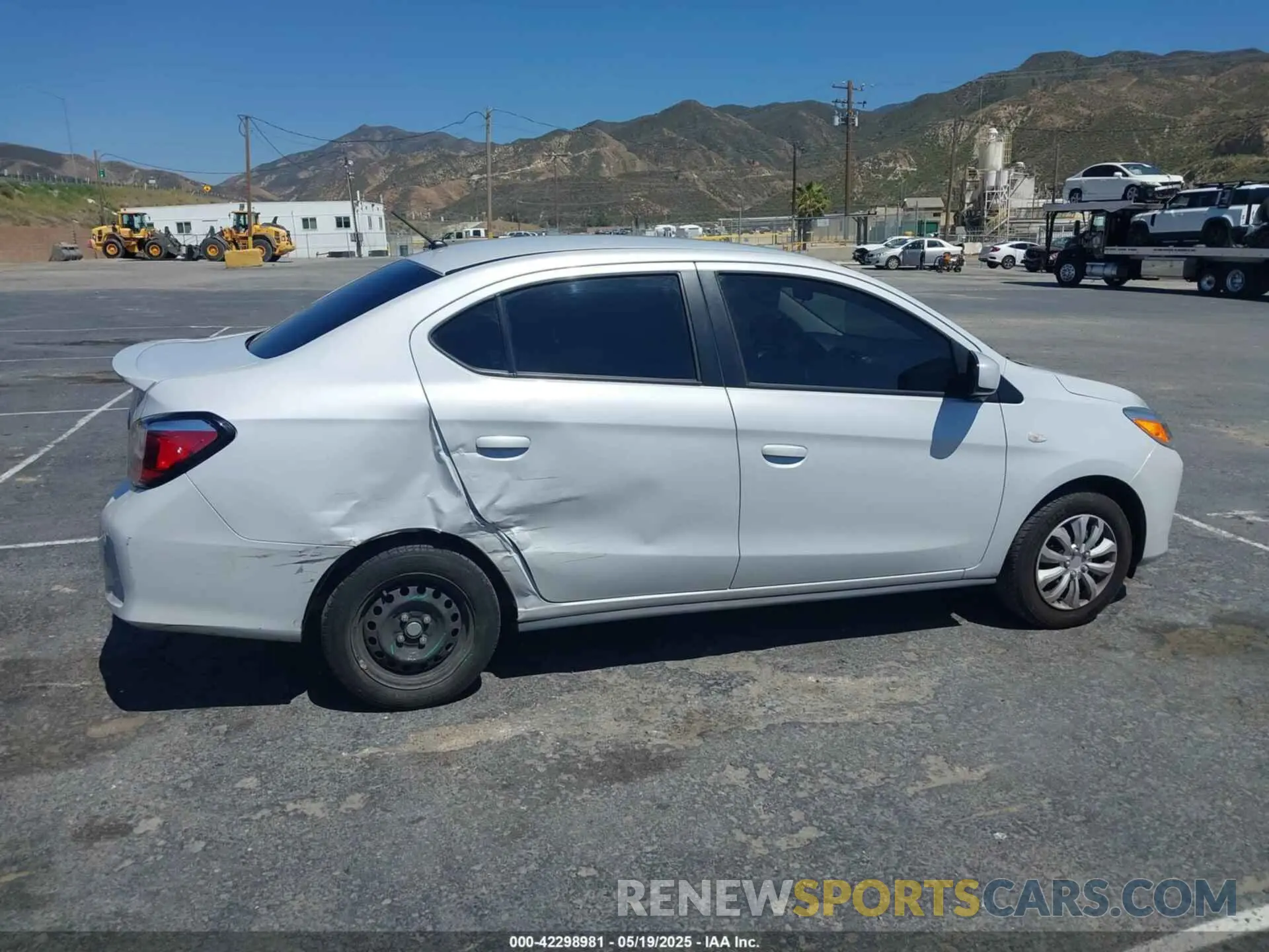 13 fotografías del automóvil dañado ML32FUFJ7NHF09676 MITSUBISHI MIRAGE G4 2022