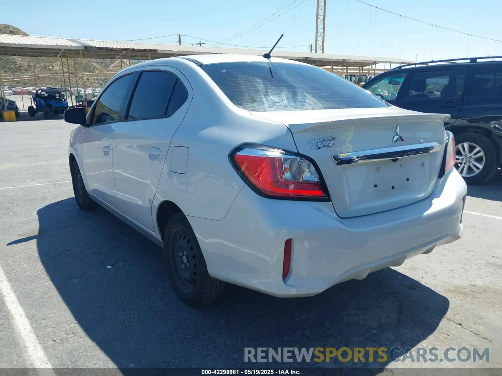 3 fotografías del automóvil dañado ML32FUFJ7NHF09676 MITSUBISHI MIRAGE G4 2022