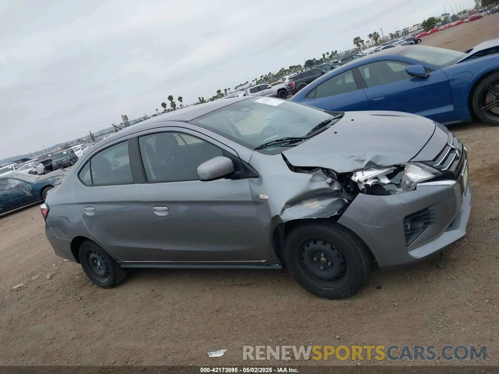 13 fotografías del automóvil dañado ML32FUFJXNHF07193 MITSUBISHI MIRAGE G4 2022
