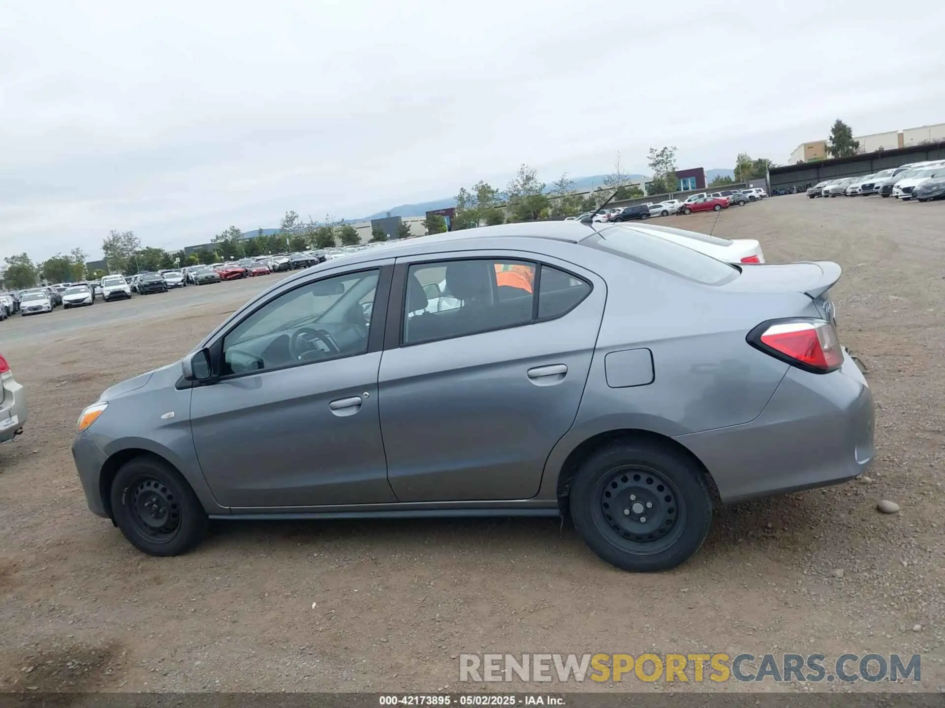 14 fotografías del automóvil dañado ML32FUFJXNHF07193 MITSUBISHI MIRAGE G4 2022