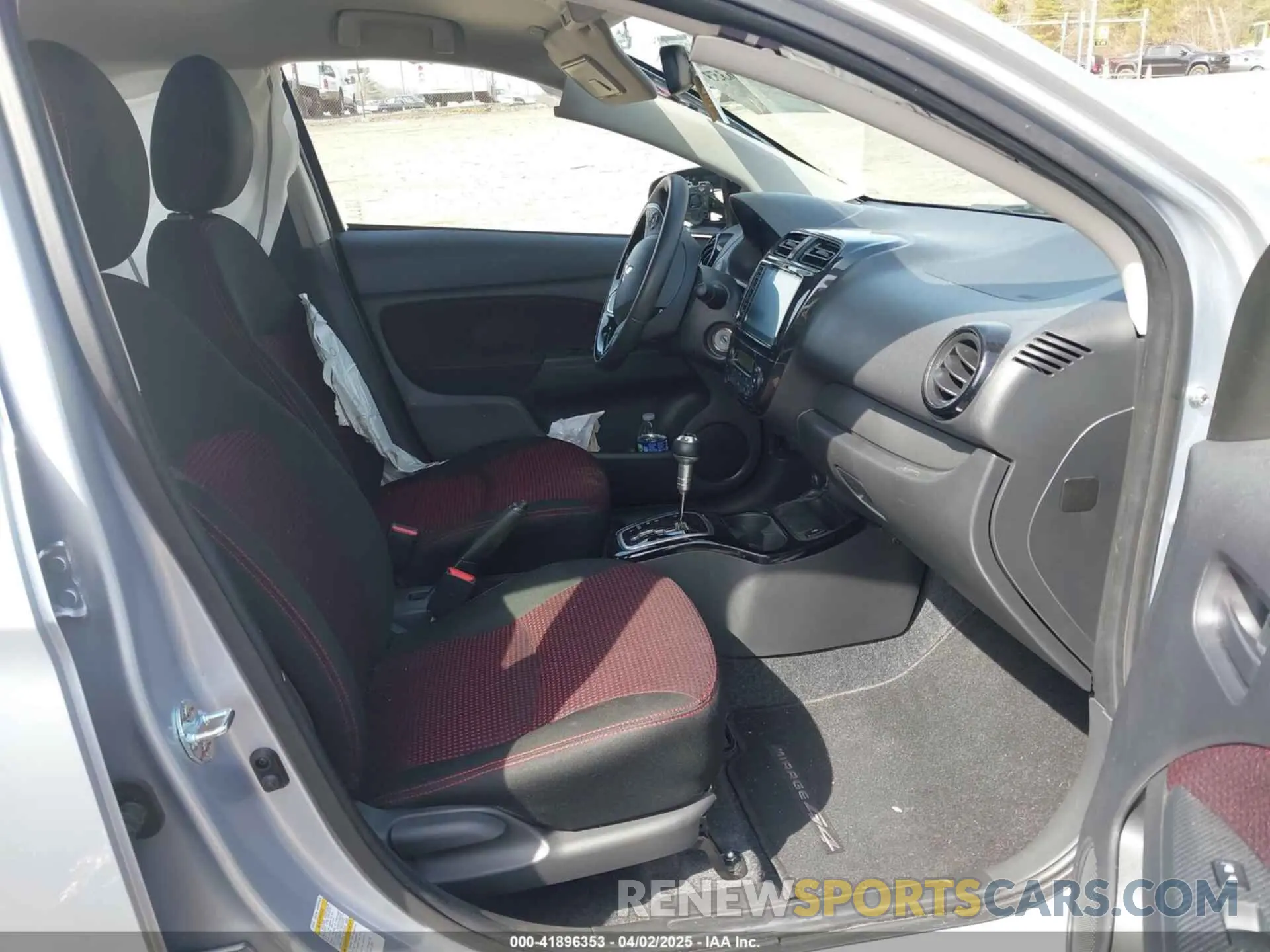 5 fotografías del automóvil dañado ML32FUFJ0PHF02202 MITSUBISHI MIRAGE G4 2023