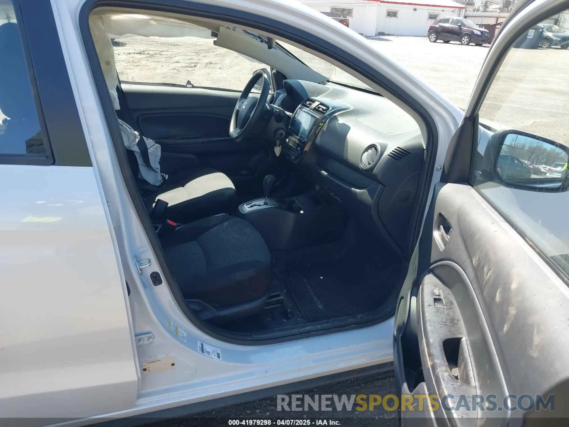 5 fotografías del automóvil dañado ML32FUFJ3PHF06485 MITSUBISHI MIRAGE G4 2023