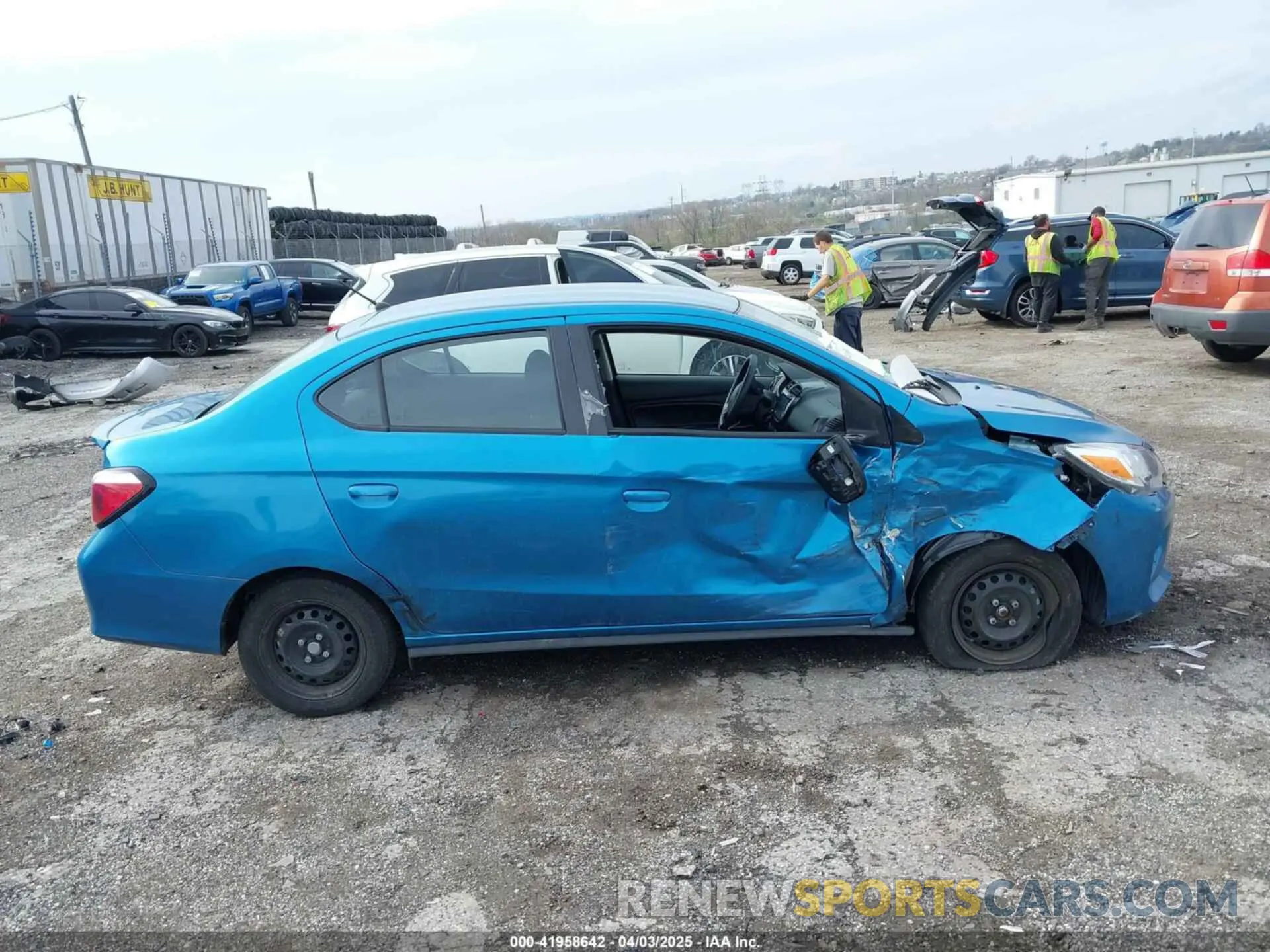 13 fotografías del automóvil dañado ML32FUFJ4PHF06026 MITSUBISHI MIRAGE G4 2023