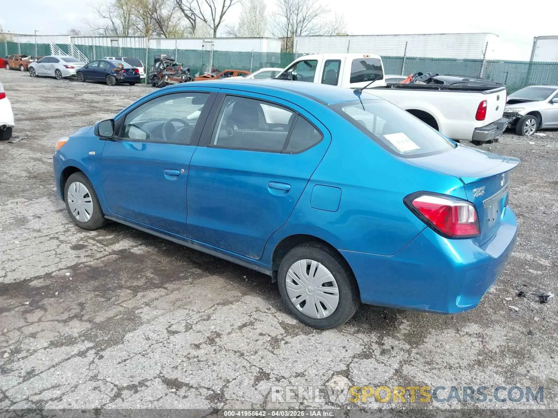 3 fotografías del automóvil dañado ML32FUFJ4PHF06026 MITSUBISHI MIRAGE G4 2023