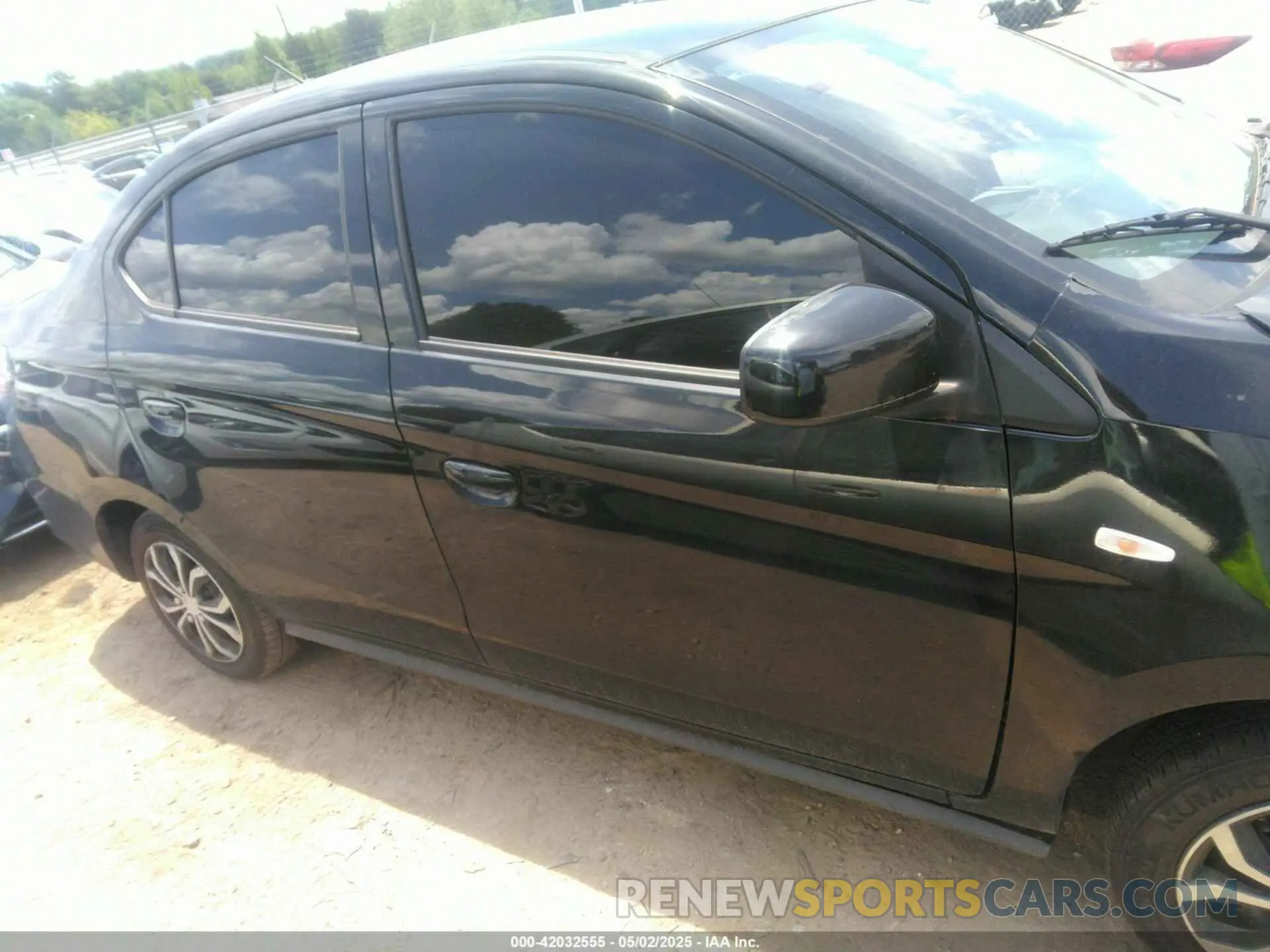 13 fotografías del automóvil dañado ML32FUFJ5PHF01742 MITSUBISHI MIRAGE G4 2023