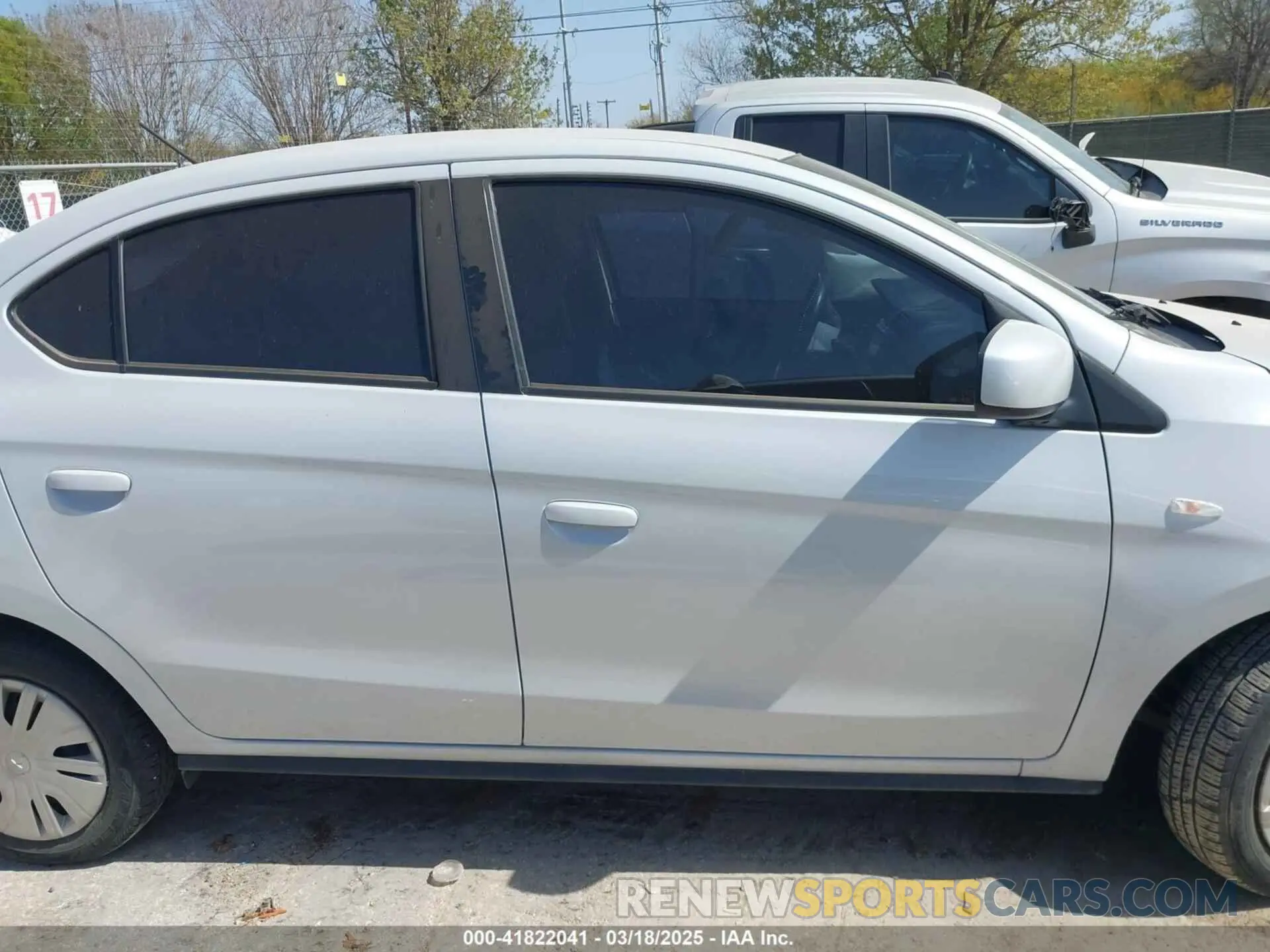 13 fotografías del automóvil dañado ML32FUFJ5PHF03944 MITSUBISHI MIRAGE G4 2023