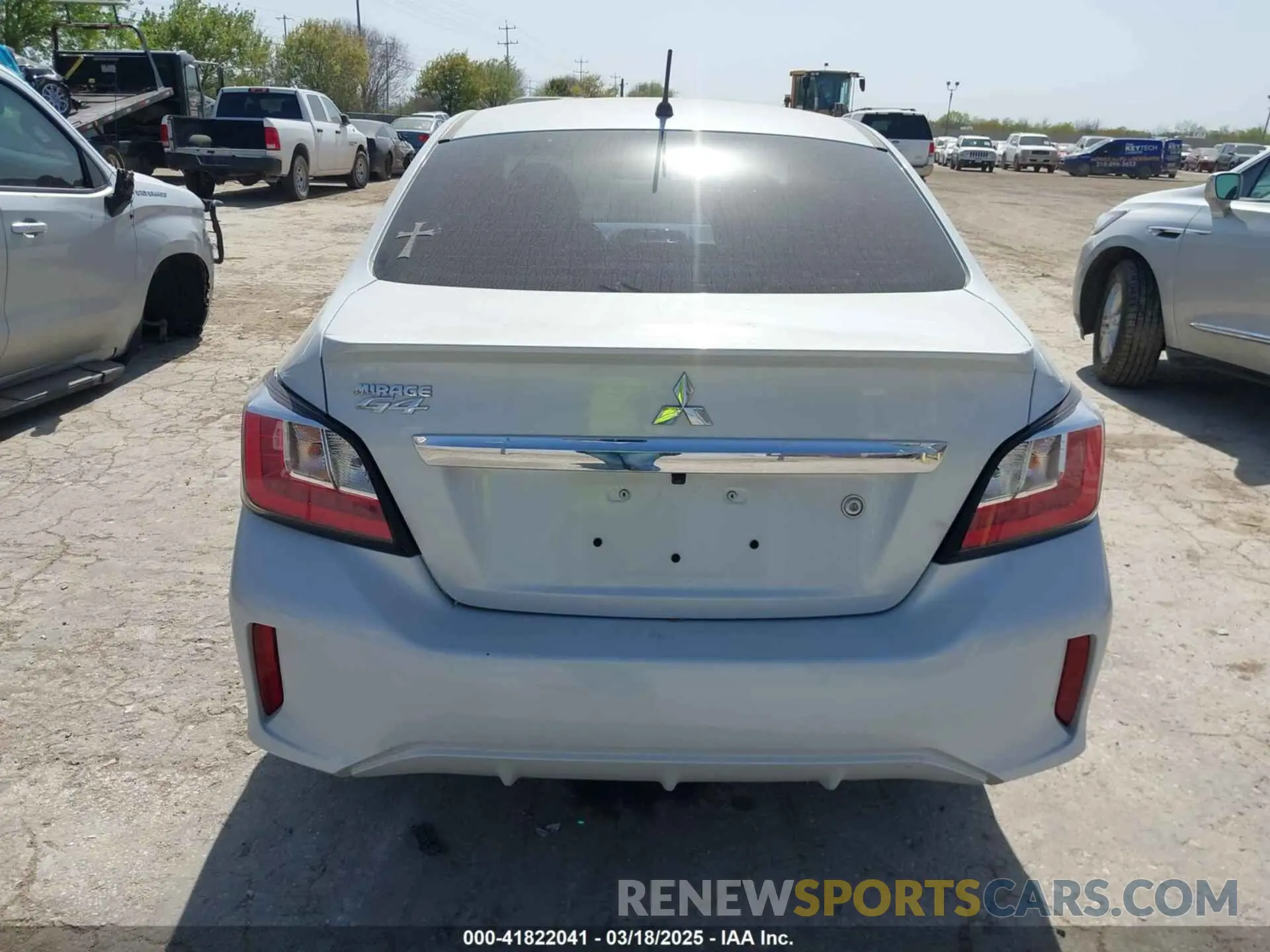 16 fotografías del automóvil dañado ML32FUFJ5PHF03944 MITSUBISHI MIRAGE G4 2023