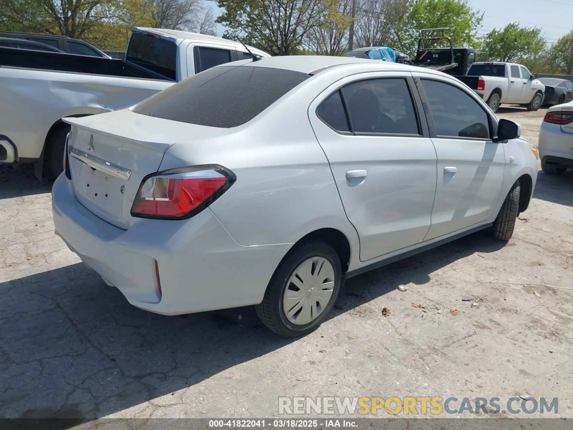 4 fotografías del automóvil dañado ML32FUFJ5PHF03944 MITSUBISHI MIRAGE G4 2023