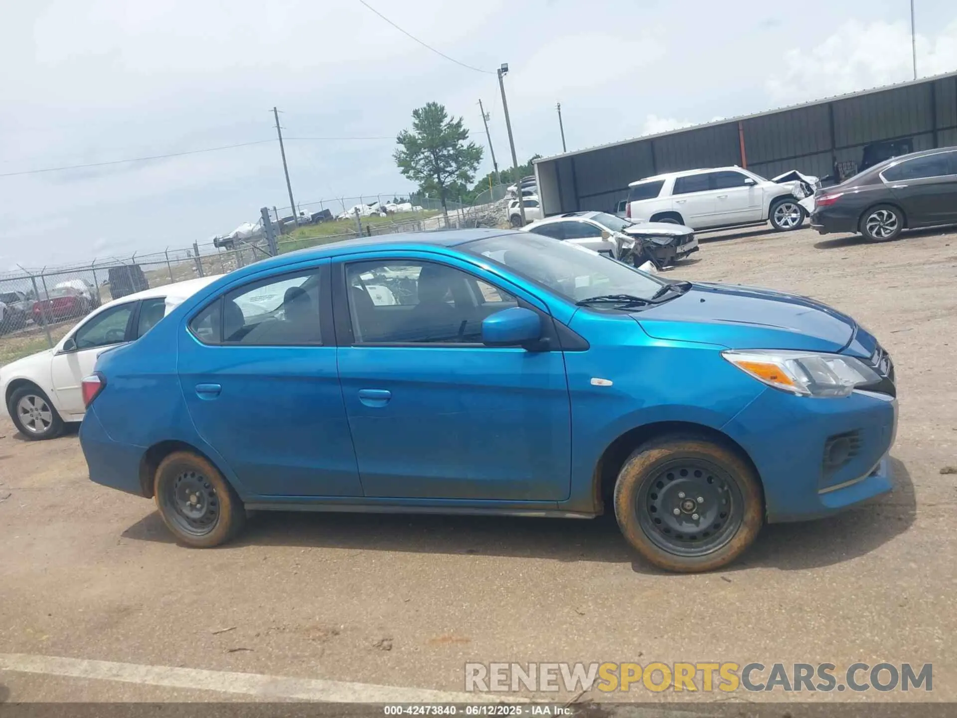 13 fotografías del automóvil dañado ML32FUFJ6PHF06030 MITSUBISHI MIRAGE G4 2023