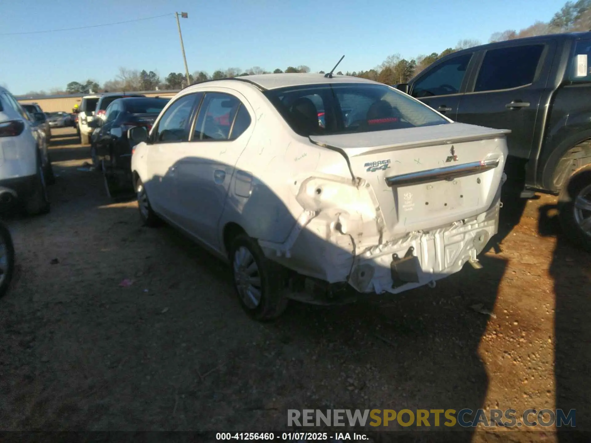 3 fotografías del automóvil dañado ML32FUFJ8PHF01282 MITSUBISHI MIRAGE G4 2023