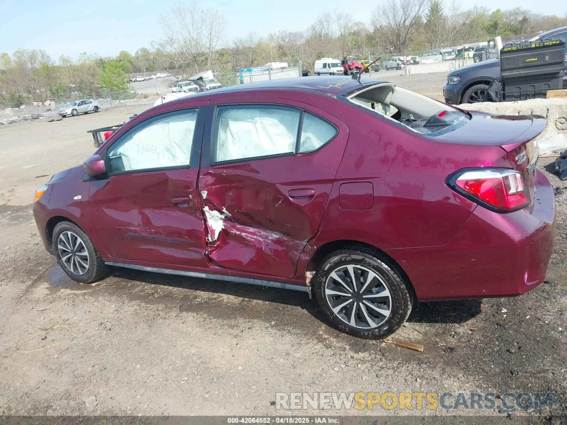14 fotografías del automóvil dañado ML32FUFJ8PHF01380 MITSUBISHI MIRAGE G4 2023