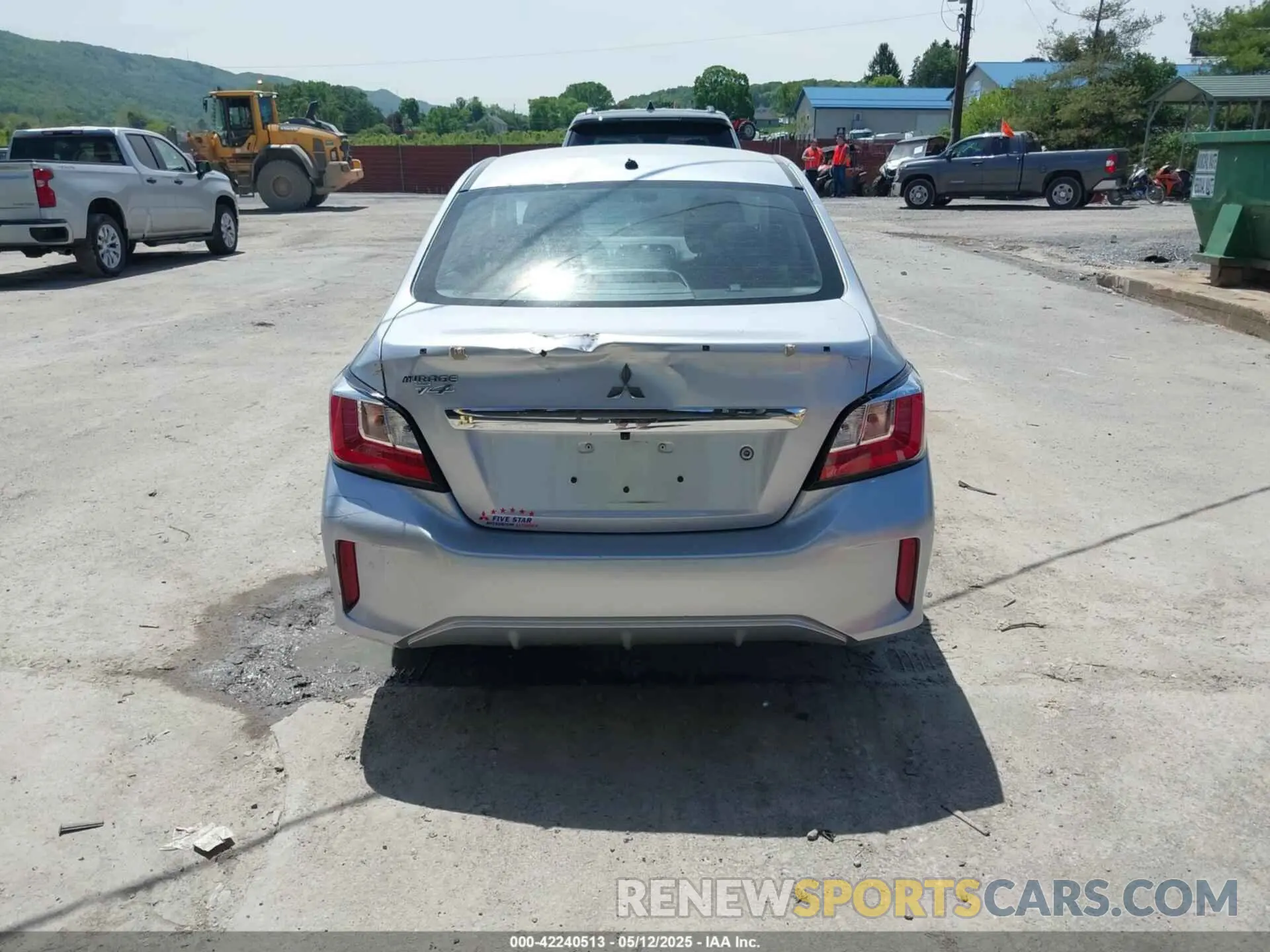 17 fotografías del automóvil dañado ML32FUFJ8PHF04683 MITSUBISHI MIRAGE G4 2023