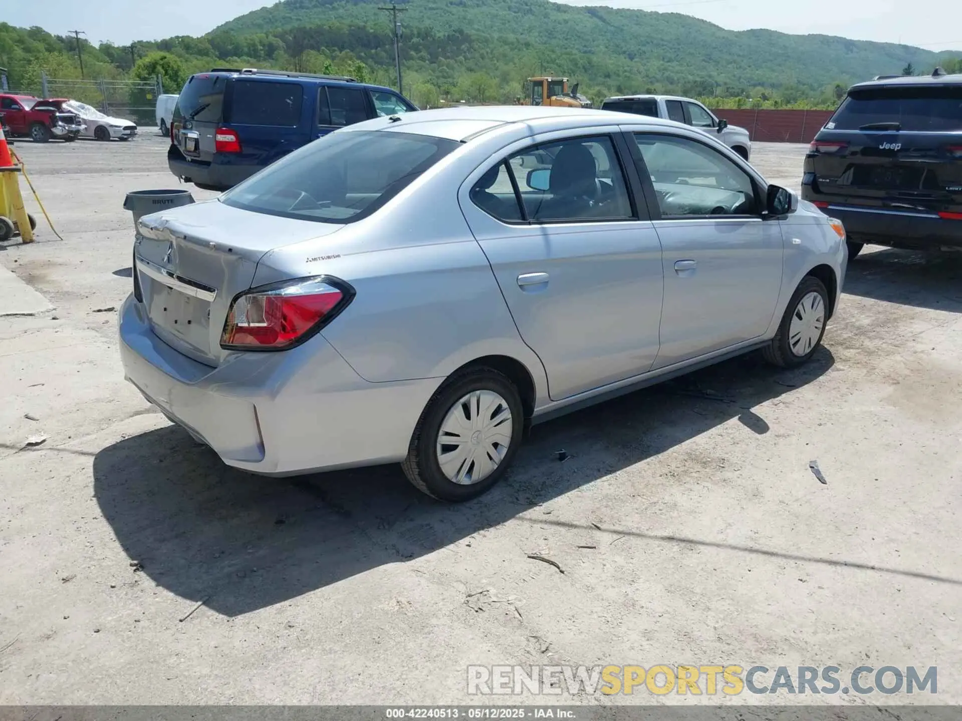 4 fotografías del automóvil dañado ML32FUFJ8PHF04683 MITSUBISHI MIRAGE G4 2023