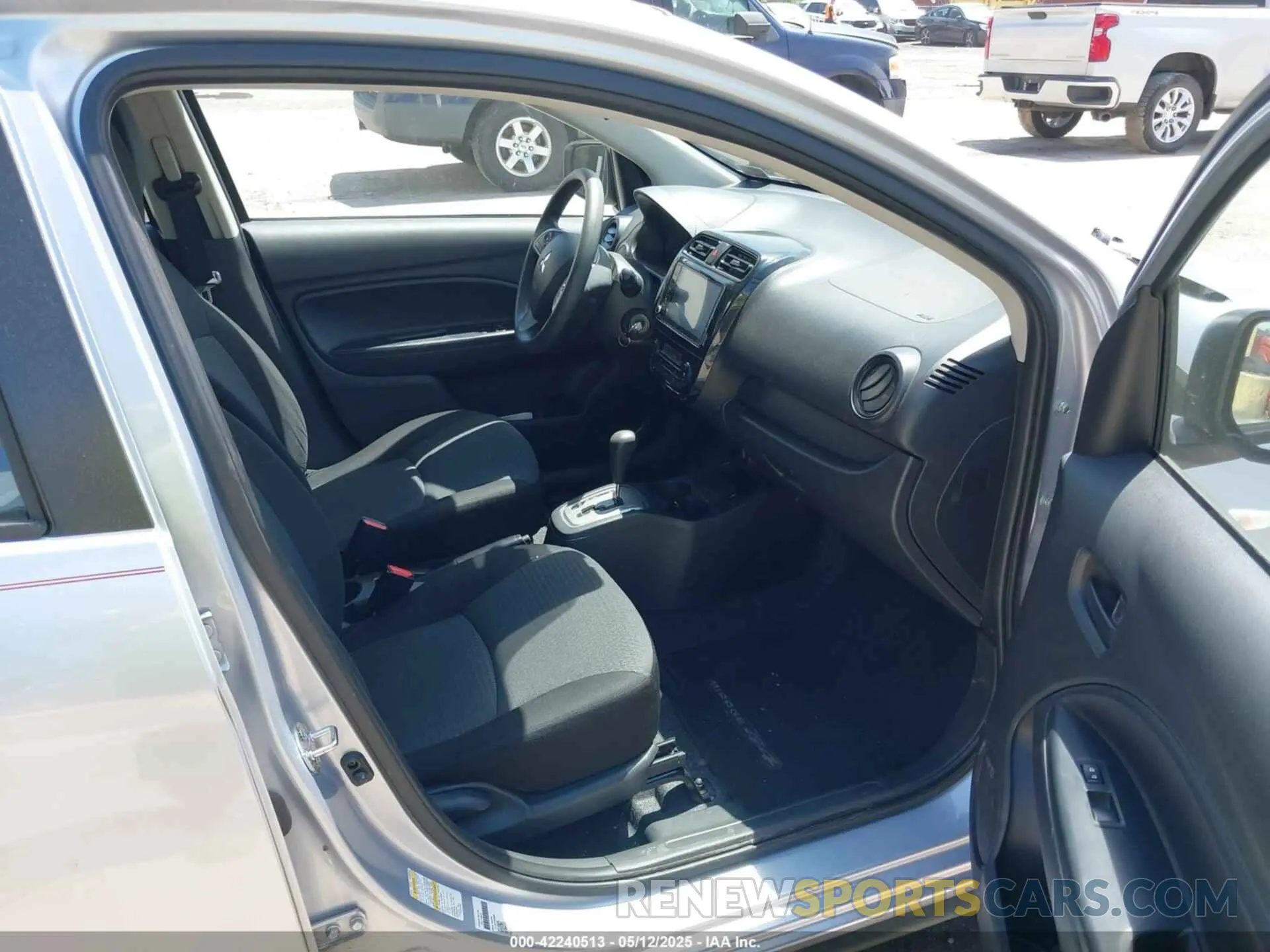 5 fotografías del automóvil dañado ML32FUFJ8PHF04683 MITSUBISHI MIRAGE G4 2023