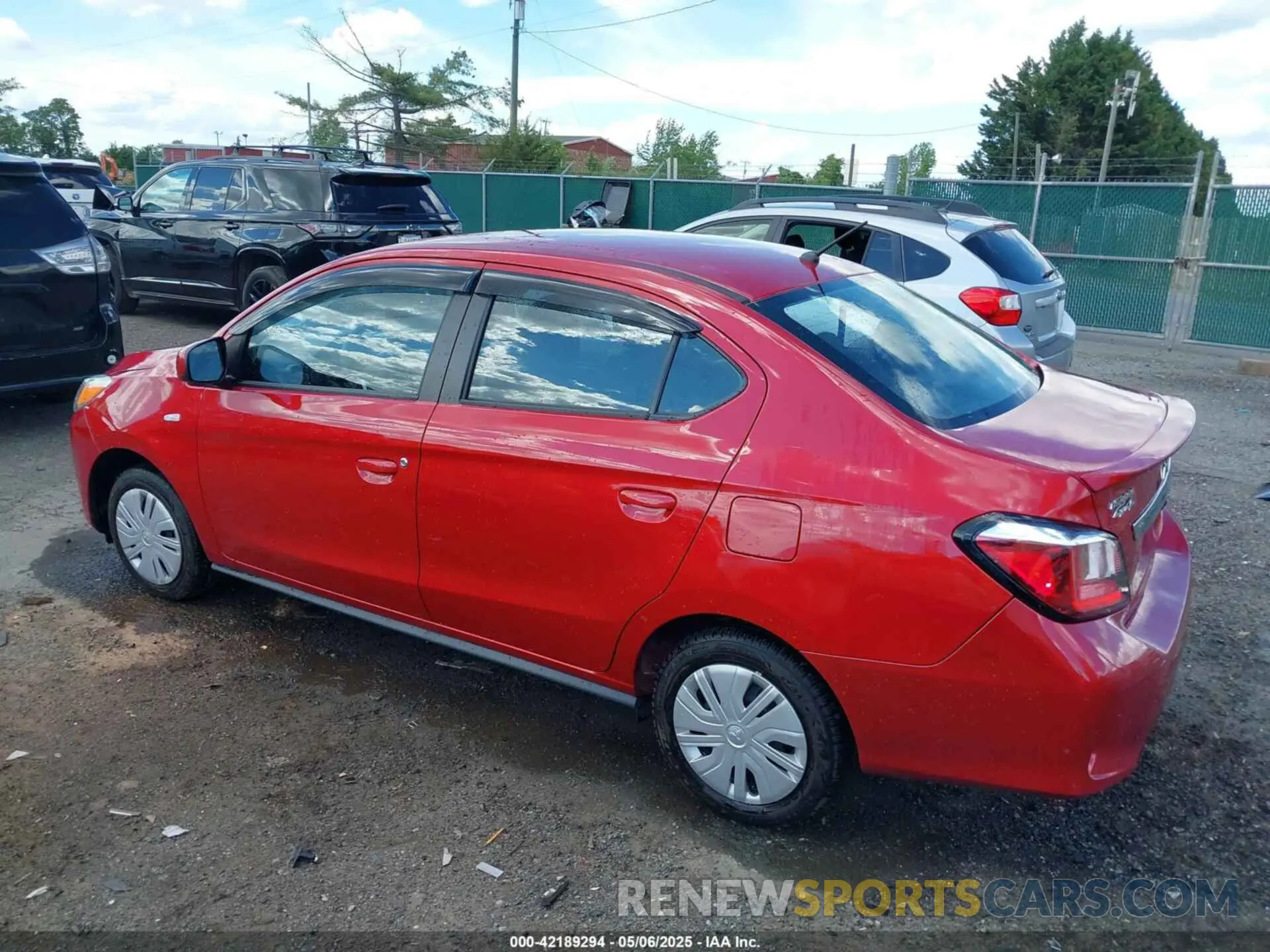 3 fotografías del automóvil dañado ML32FUFJ9PHF04711 MITSUBISHI MIRAGE G4 2023
