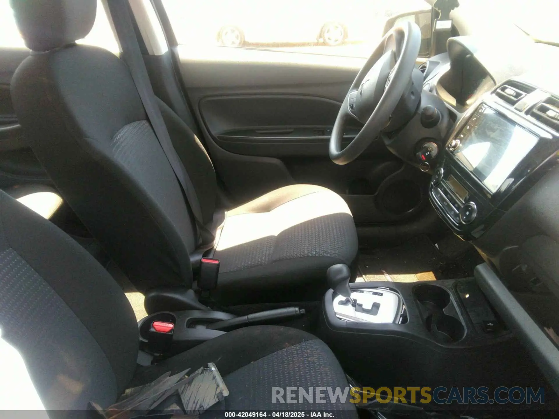 5 fotografías del automóvil dañado ML32FUFJ1RHF13714 MITSUBISHI MIRAGE G4 2024