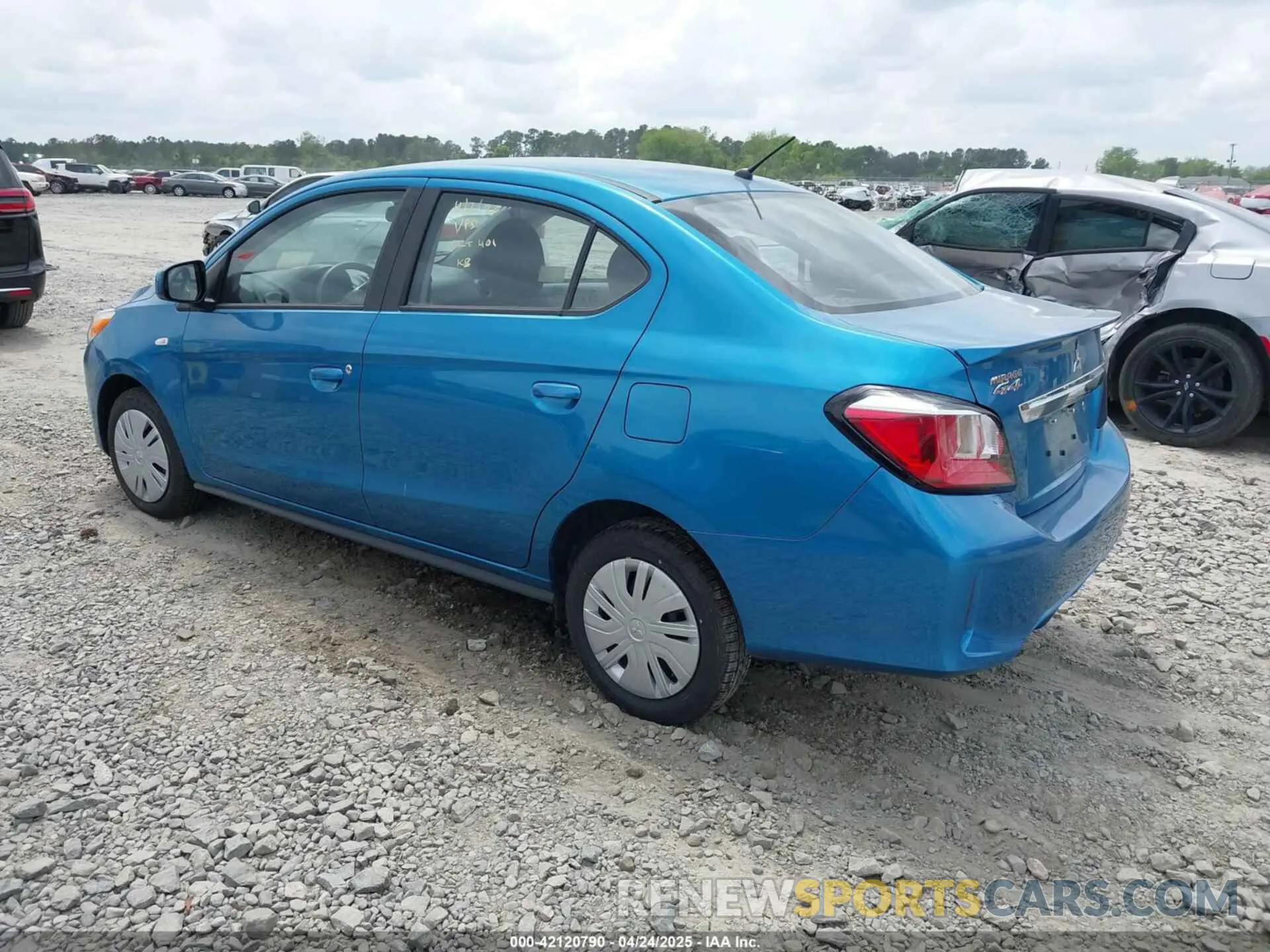 3 fotografías del automóvil dañado ML32FUFJ1RHF18153 MITSUBISHI MIRAGE G4 2024