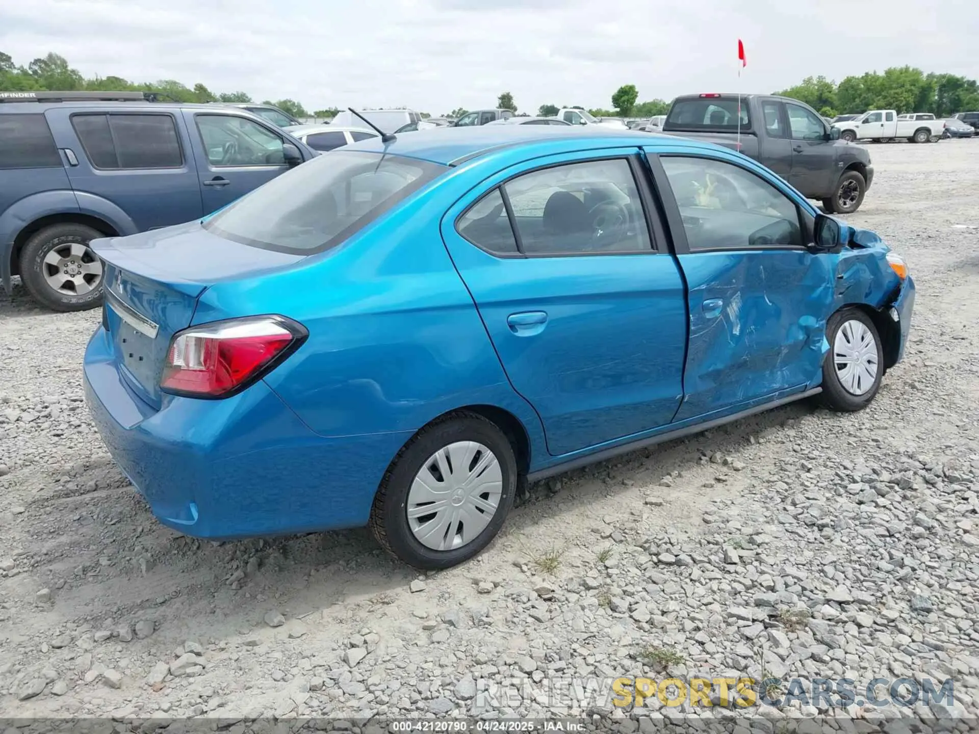 4 fotografías del automóvil dañado ML32FUFJ1RHF18153 MITSUBISHI MIRAGE G4 2024