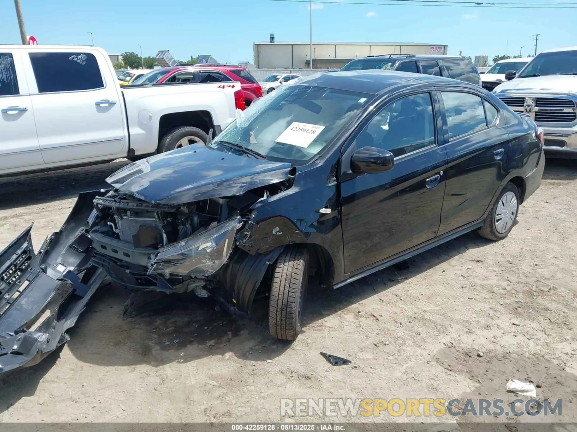 2 fotografías del automóvil dañado ML32FUFJ2RHF09235 MITSUBISHI MIRAGE G4 2024