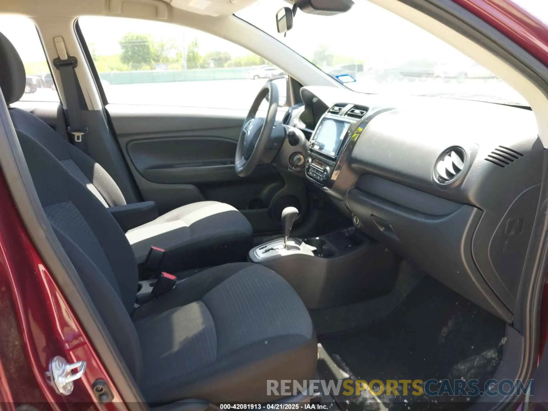 5 fotografías del automóvil dañado ML32FUFJ2RHF11096 MITSUBISHI MIRAGE G4 2024