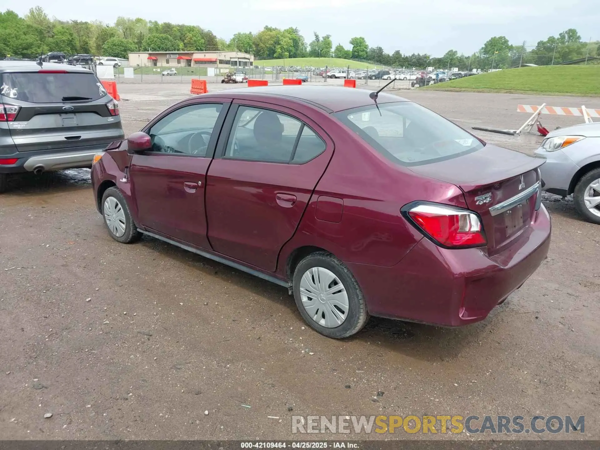 3 fotografías del automóvil dañado ML32FUFJ4RHF02299 MITSUBISHI MIRAGE G4 2024