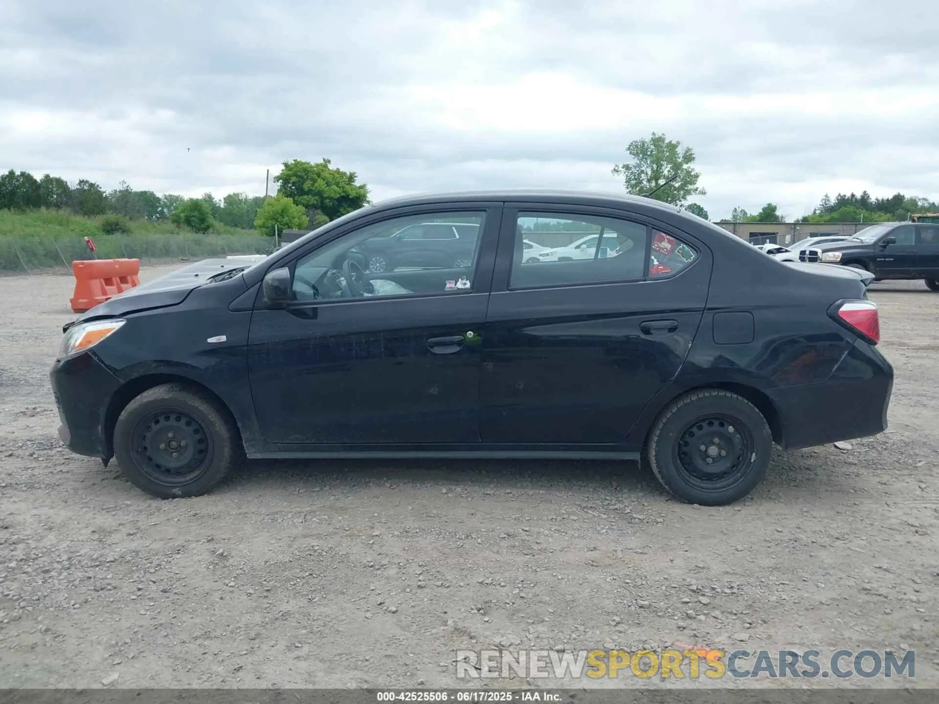 15 fotografías del automóvil dañado ML32FUFJ5RHF02733 MITSUBISHI MIRAGE G4 2024