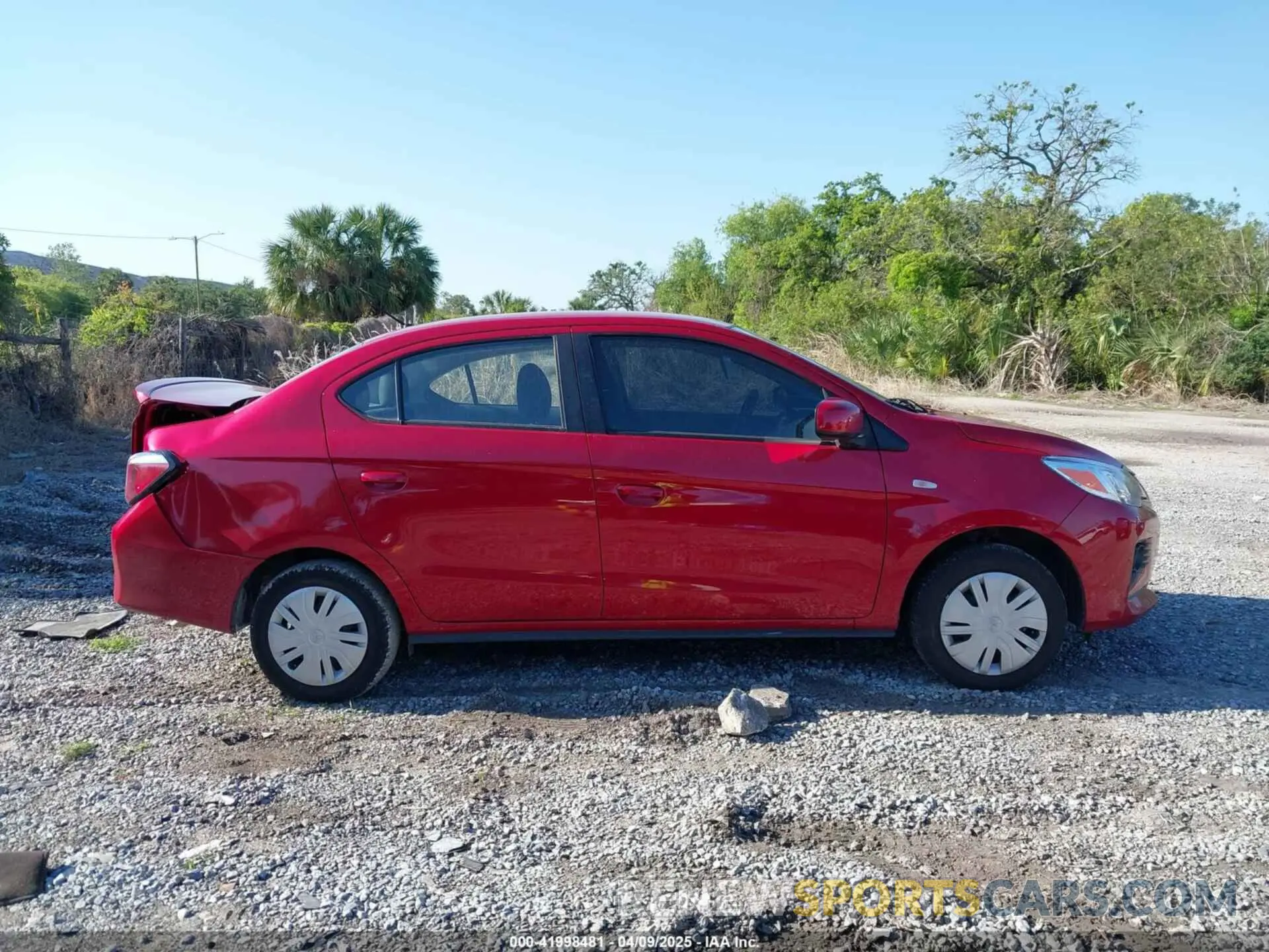13 fotografías del automóvil dañado ML32FUFJ5RHF06006 MITSUBISHI MIRAGE G4 2024