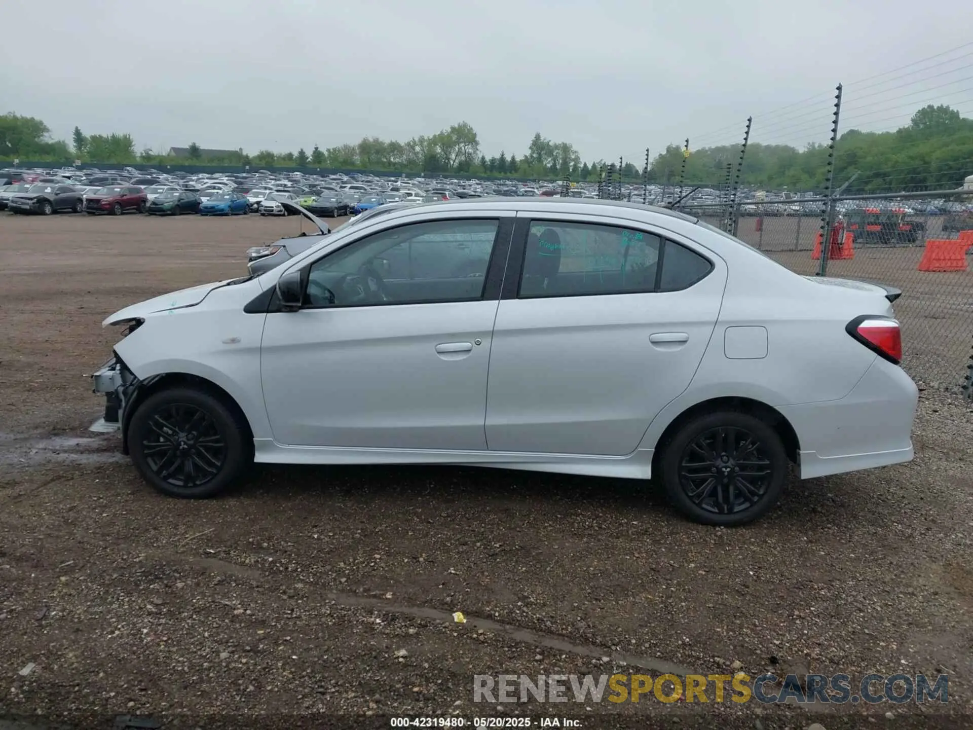 14 fotografías del automóvil dañado ML32FUFJ9RHF18451 MITSUBISHI MIRAGE G4 2024