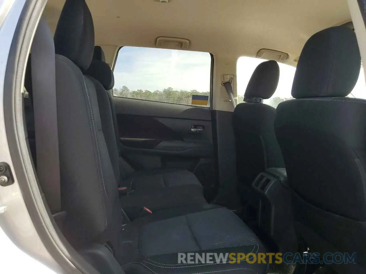 12 fotografías del automóvil dañado JA4AD2A30KJ000150 MITSUBISHI OUTLANDER 2019