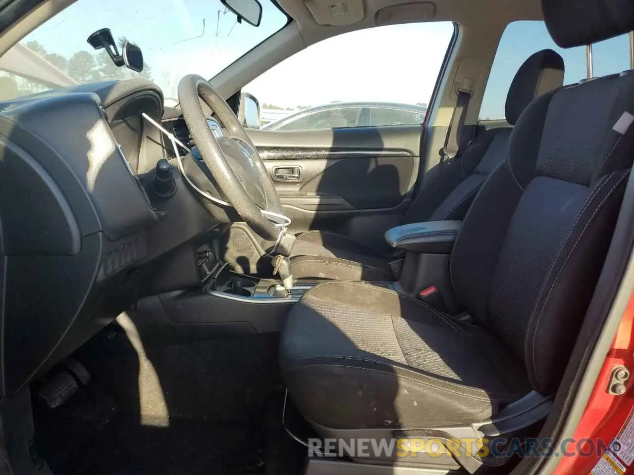 7 fotografías del automóvil dañado JA4AD2A30KZ018939 MITSUBISHI OUTLANDER 2019