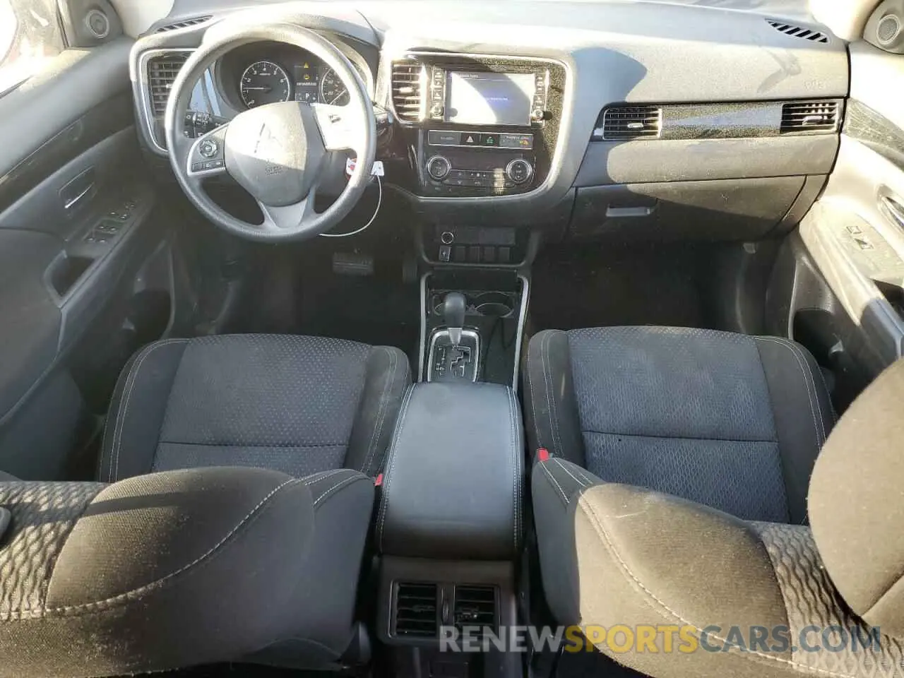 8 fotografías del automóvil dañado JA4AD2A30KZ018939 MITSUBISHI OUTLANDER 2019