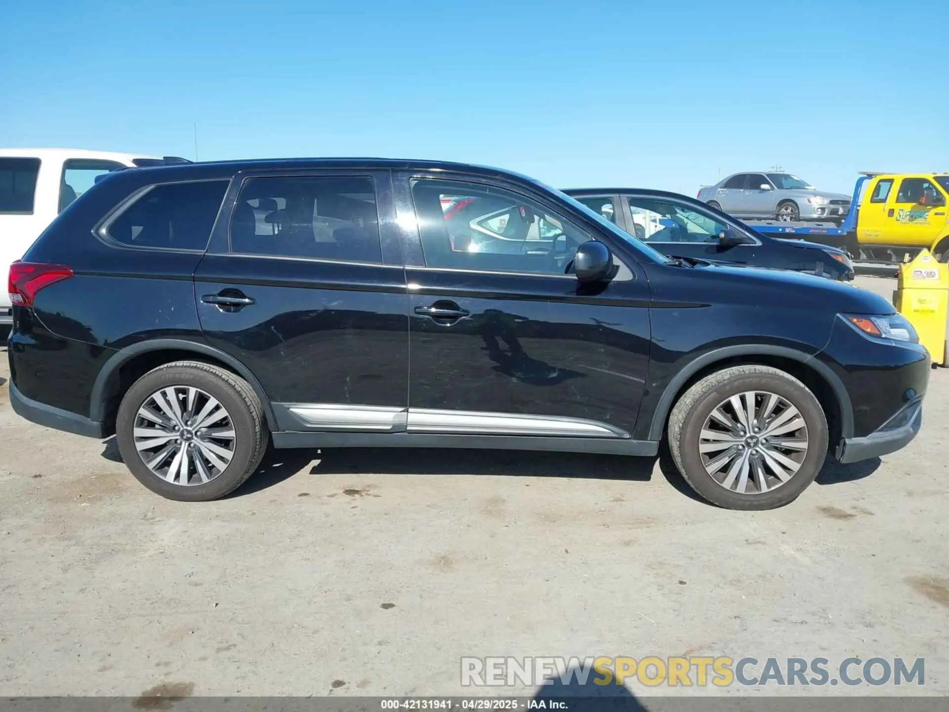 13 fotografías del automóvil dañado JA4AD2A32KJ002207 MITSUBISHI OUTLANDER 2019