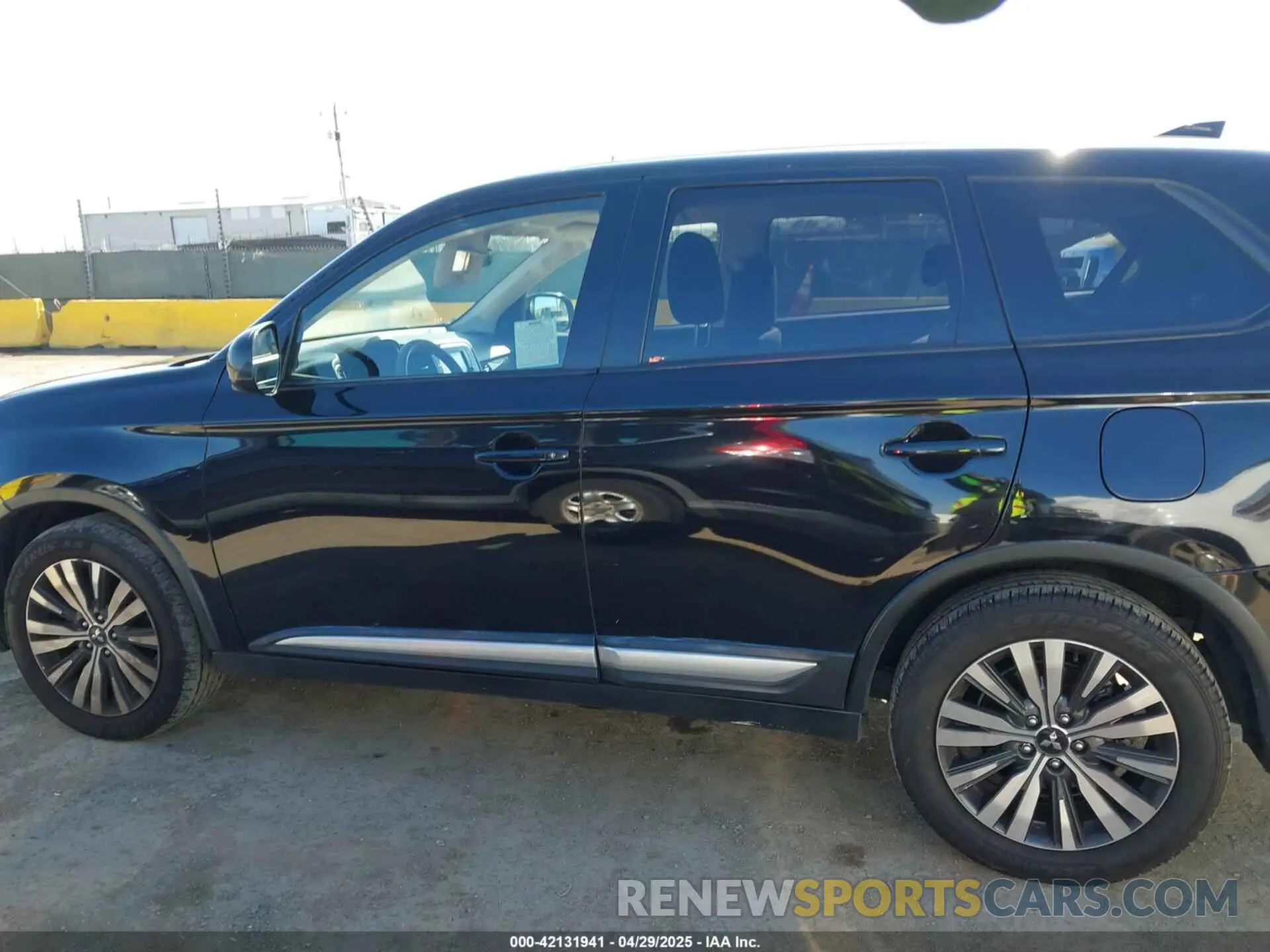 14 fotografías del automóvil dañado JA4AD2A32KJ002207 MITSUBISHI OUTLANDER 2019