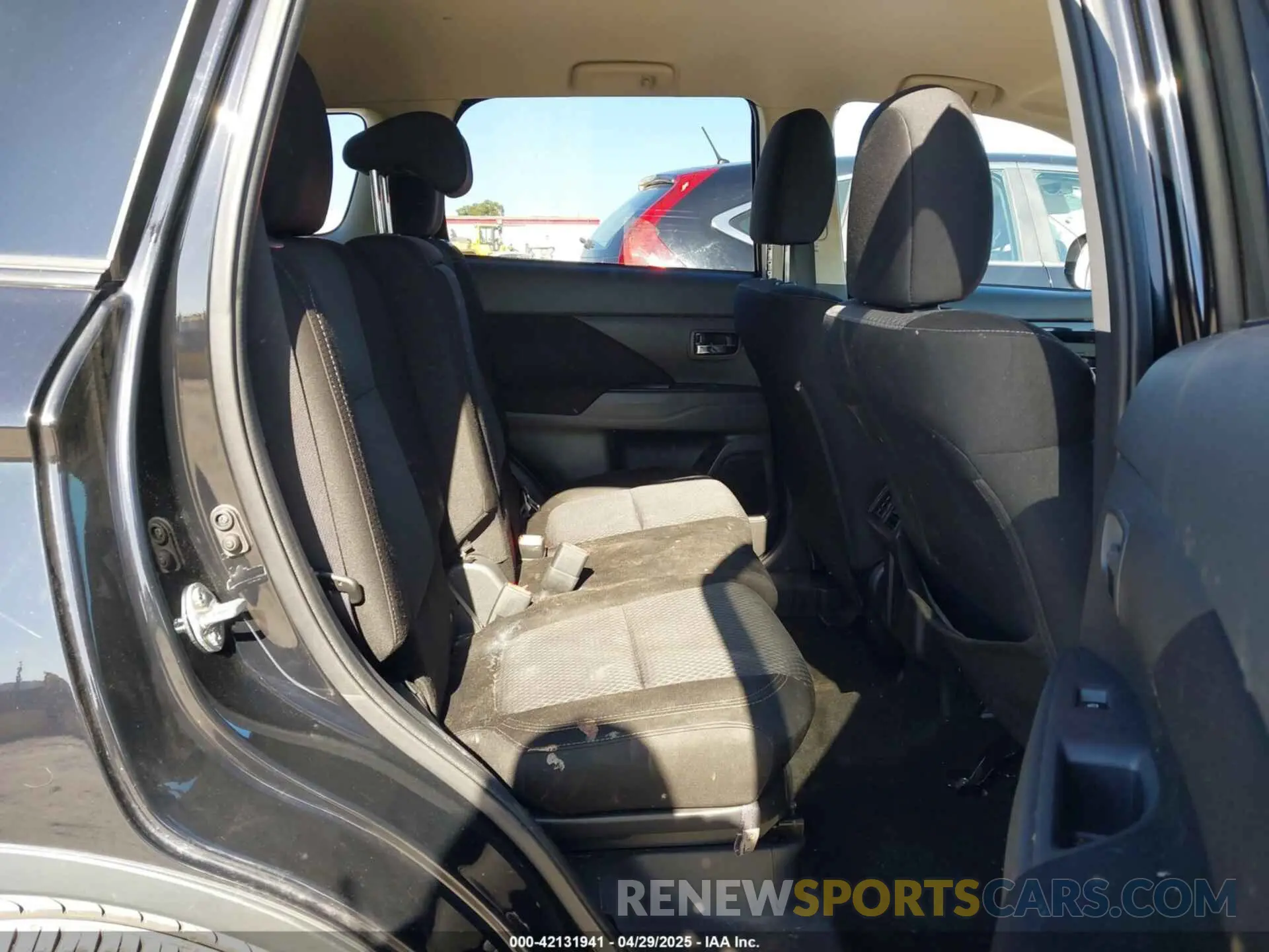8 fotografías del automóvil dañado JA4AD2A32KJ002207 MITSUBISHI OUTLANDER 2019