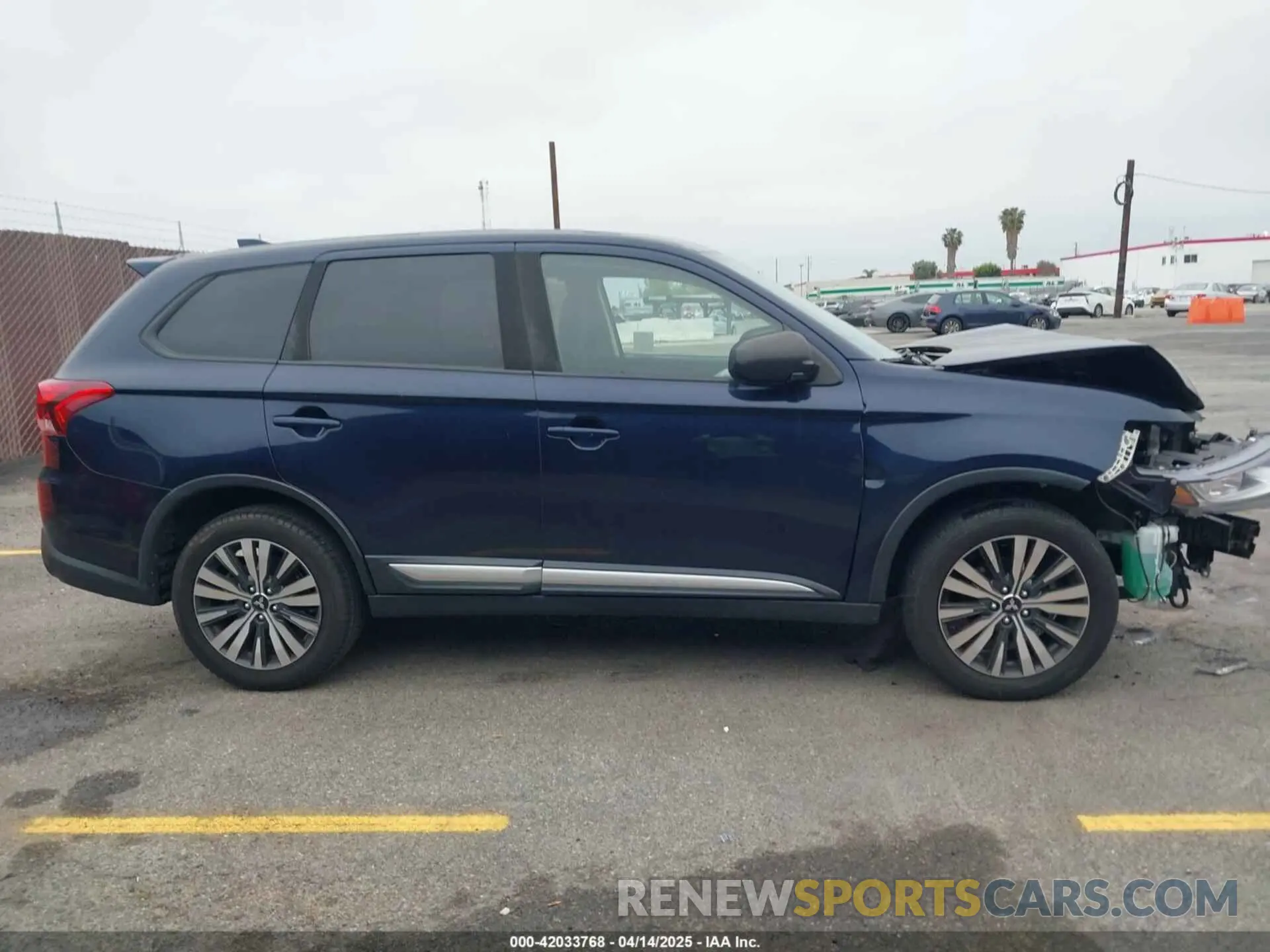 13 fotografías del automóvil dañado JA4AD2A34KJ000474 MITSUBISHI OUTLANDER 2019