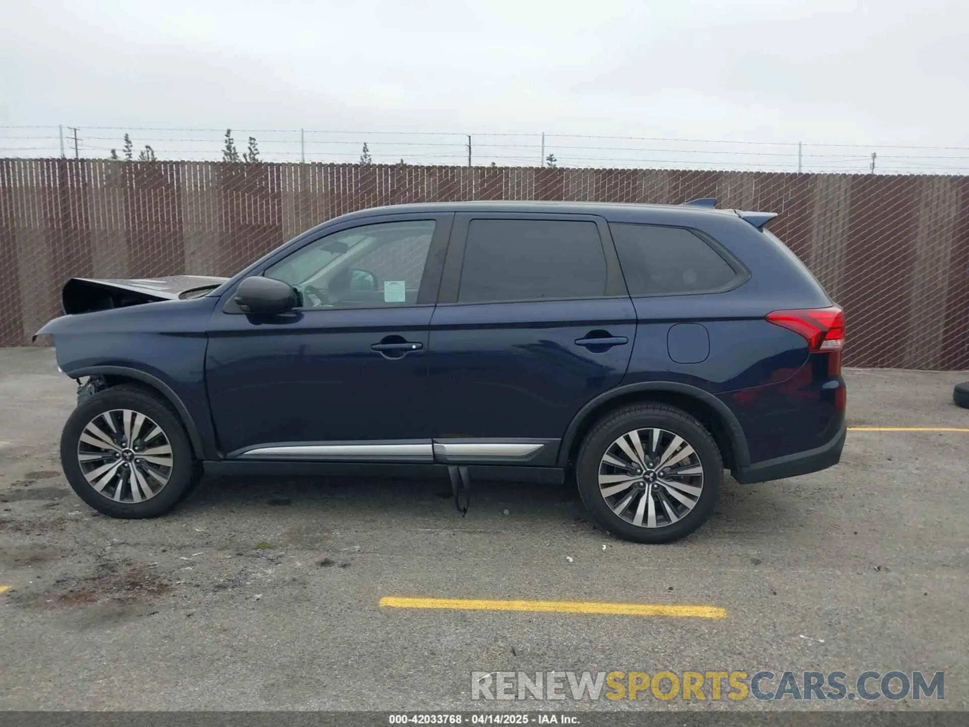 14 fotografías del automóvil dañado JA4AD2A34KJ000474 MITSUBISHI OUTLANDER 2019