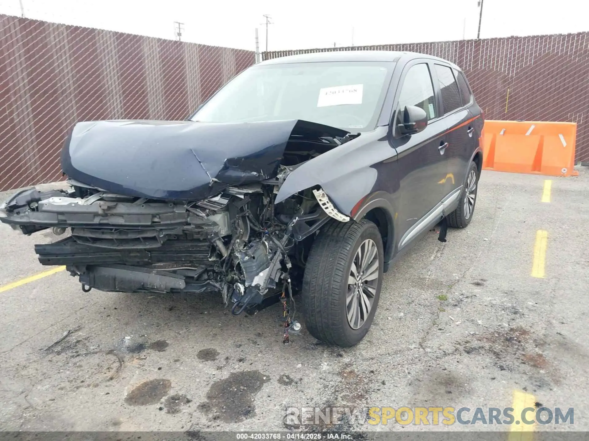 2 fotografías del automóvil dañado JA4AD2A34KJ000474 MITSUBISHI OUTLANDER 2019