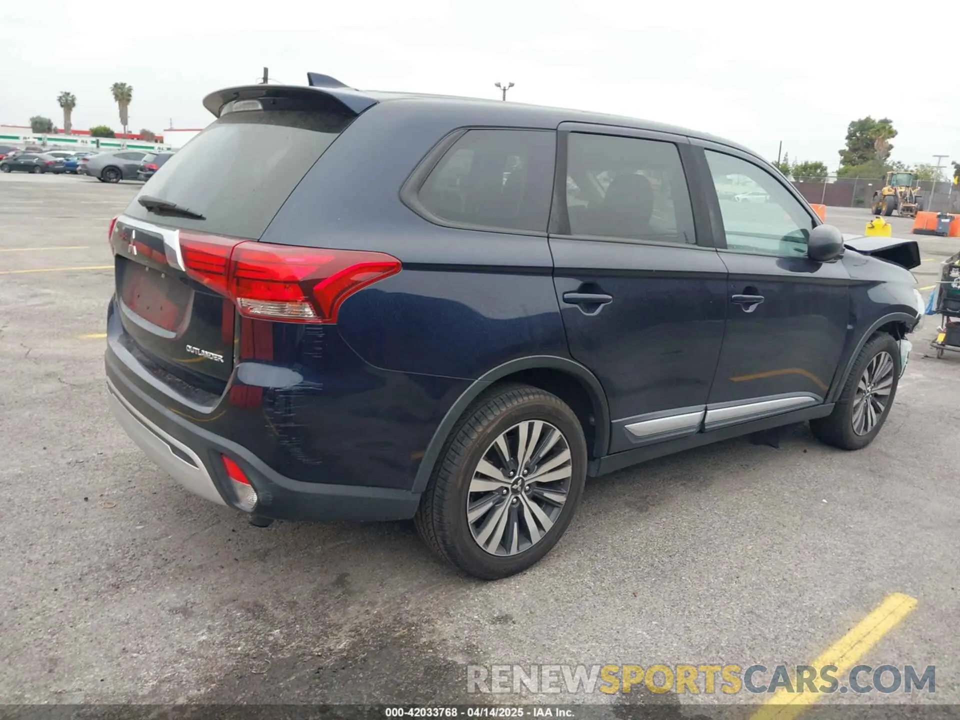 4 fotografías del automóvil dañado JA4AD2A34KJ000474 MITSUBISHI OUTLANDER 2019