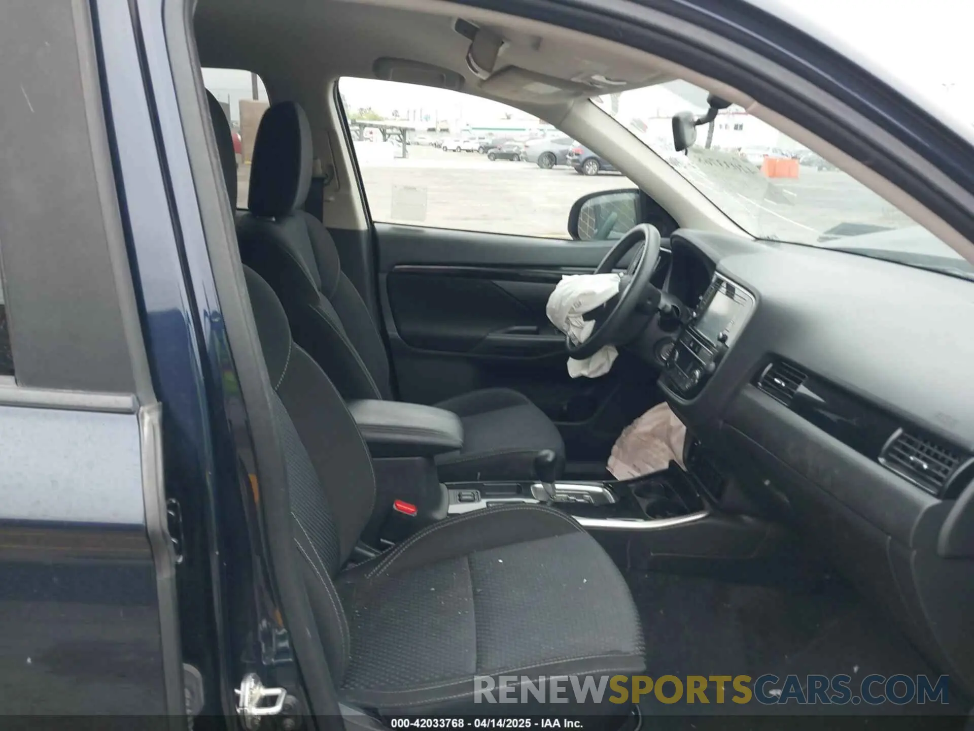 5 fotografías del automóvil dañado JA4AD2A34KJ000474 MITSUBISHI OUTLANDER 2019
