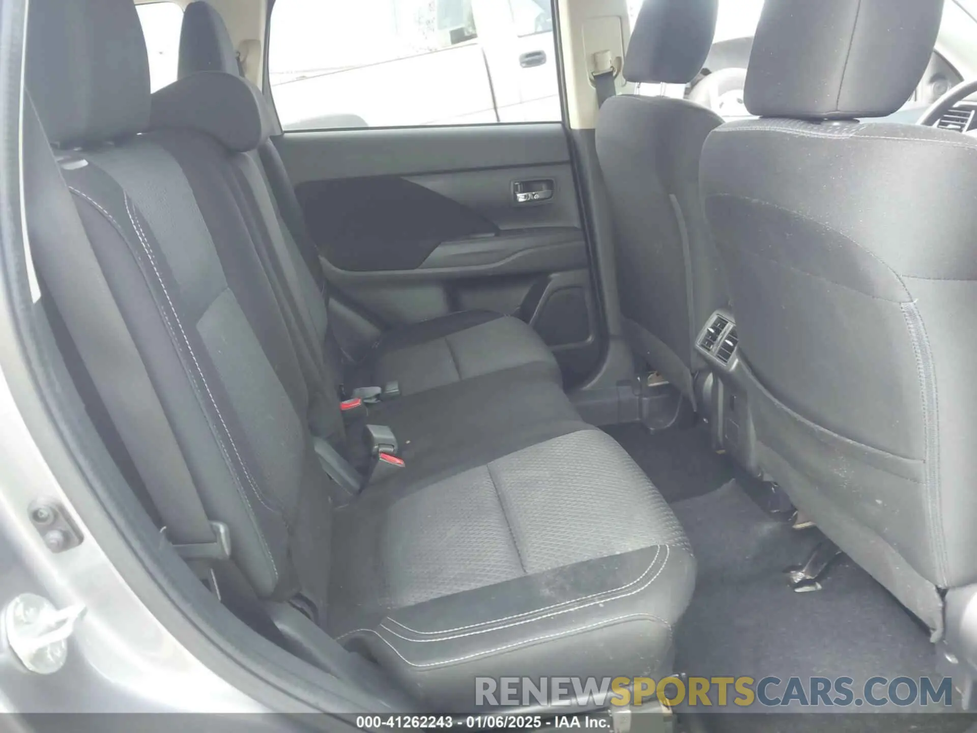 8 fotografías del automóvil dañado JA4AD2A36KZ014460 MITSUBISHI OUTLANDER 2019