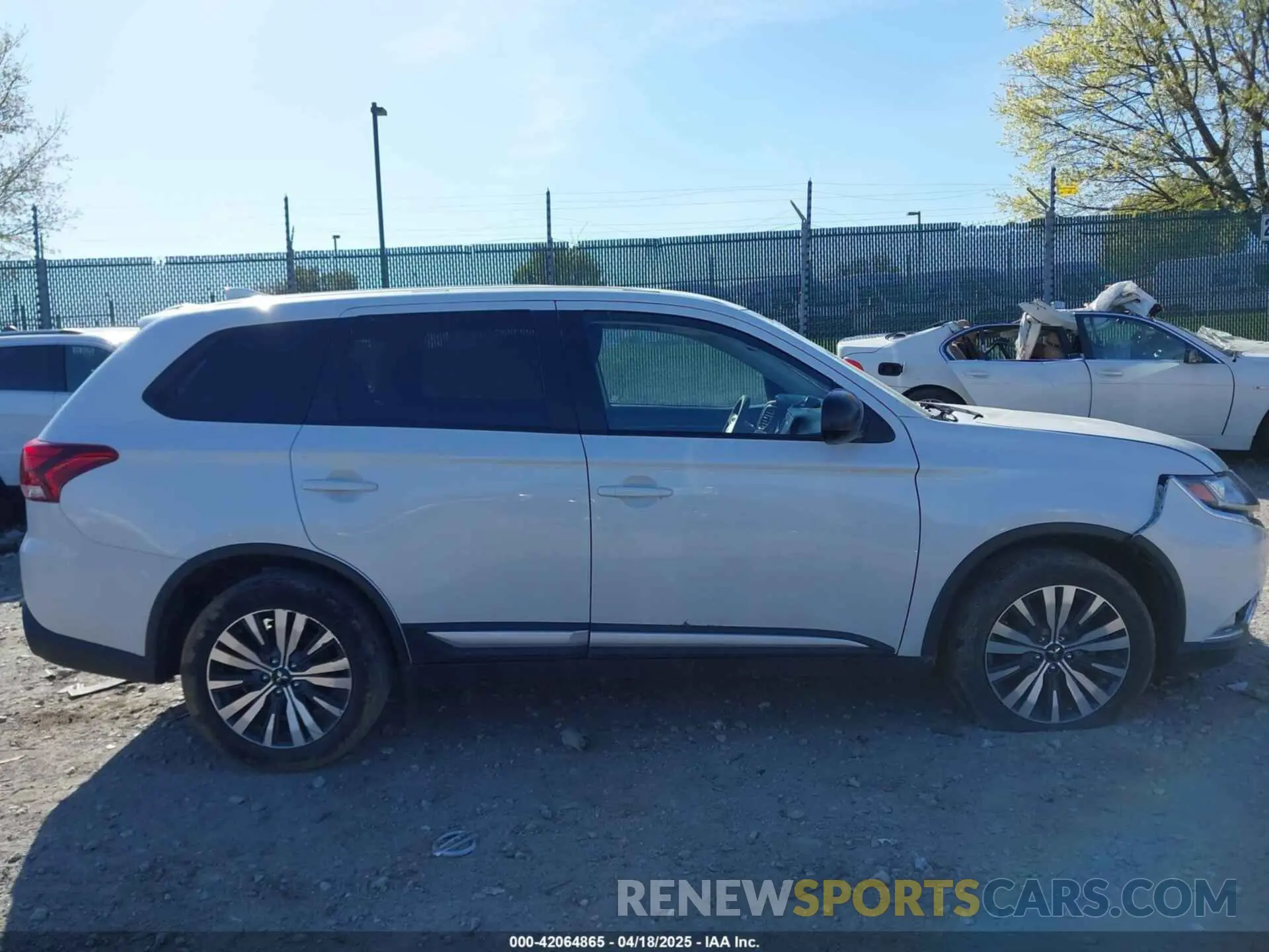 12 fotografías del automóvil dañado JA4AD2A36KZ038502 MITSUBISHI OUTLANDER 2019