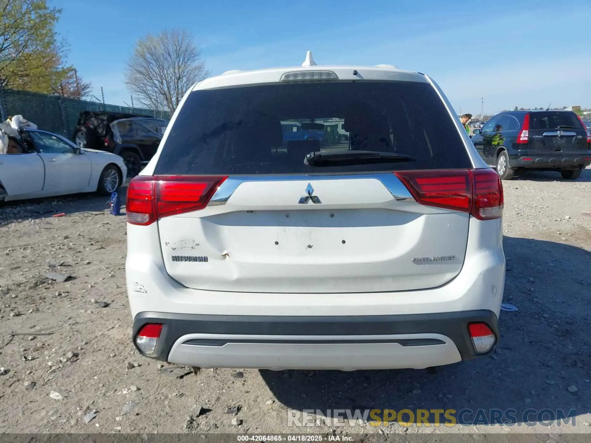 15 fotografías del automóvil dañado JA4AD2A36KZ038502 MITSUBISHI OUTLANDER 2019
